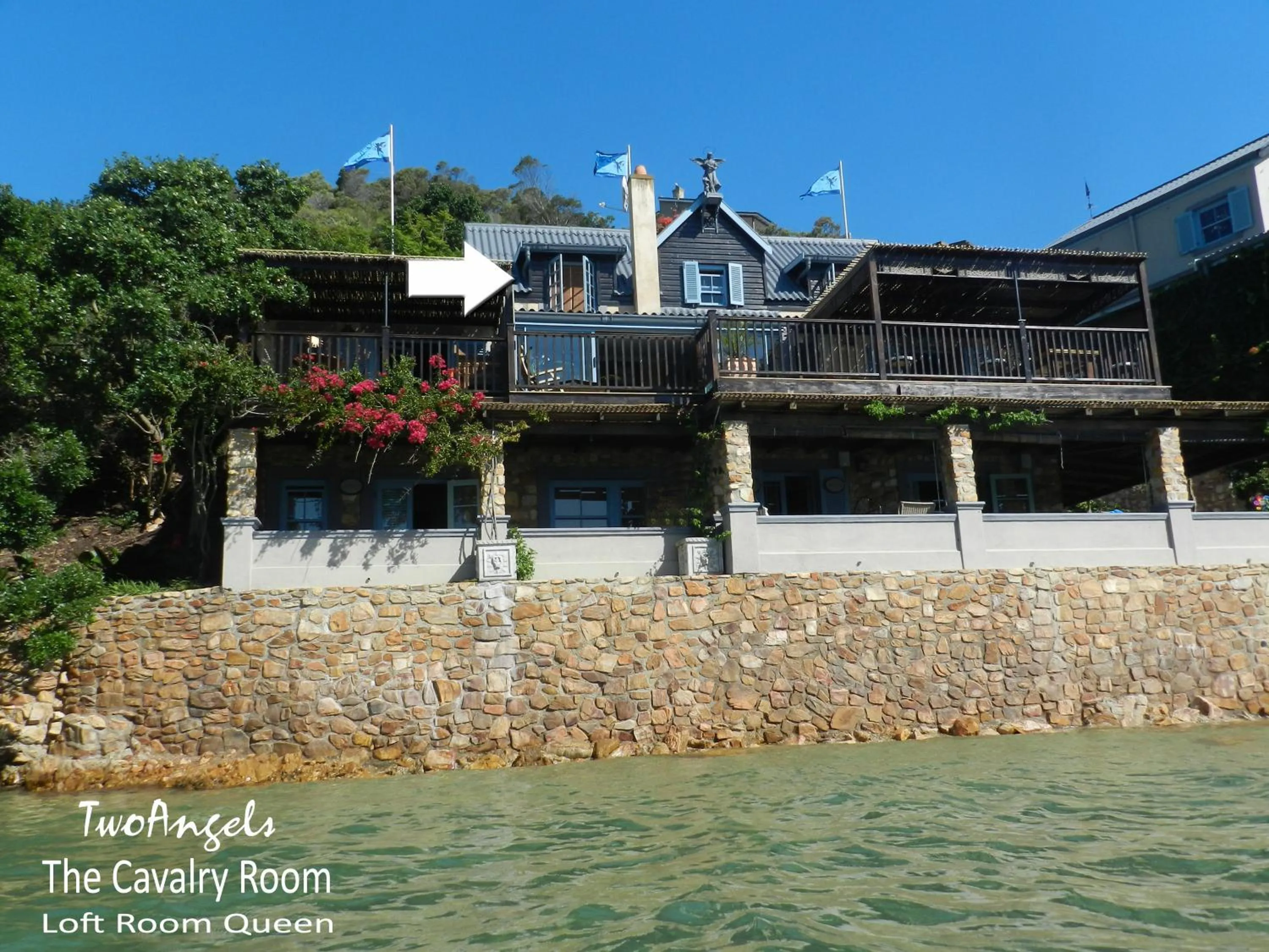 Facade/entrance in TwoAngels