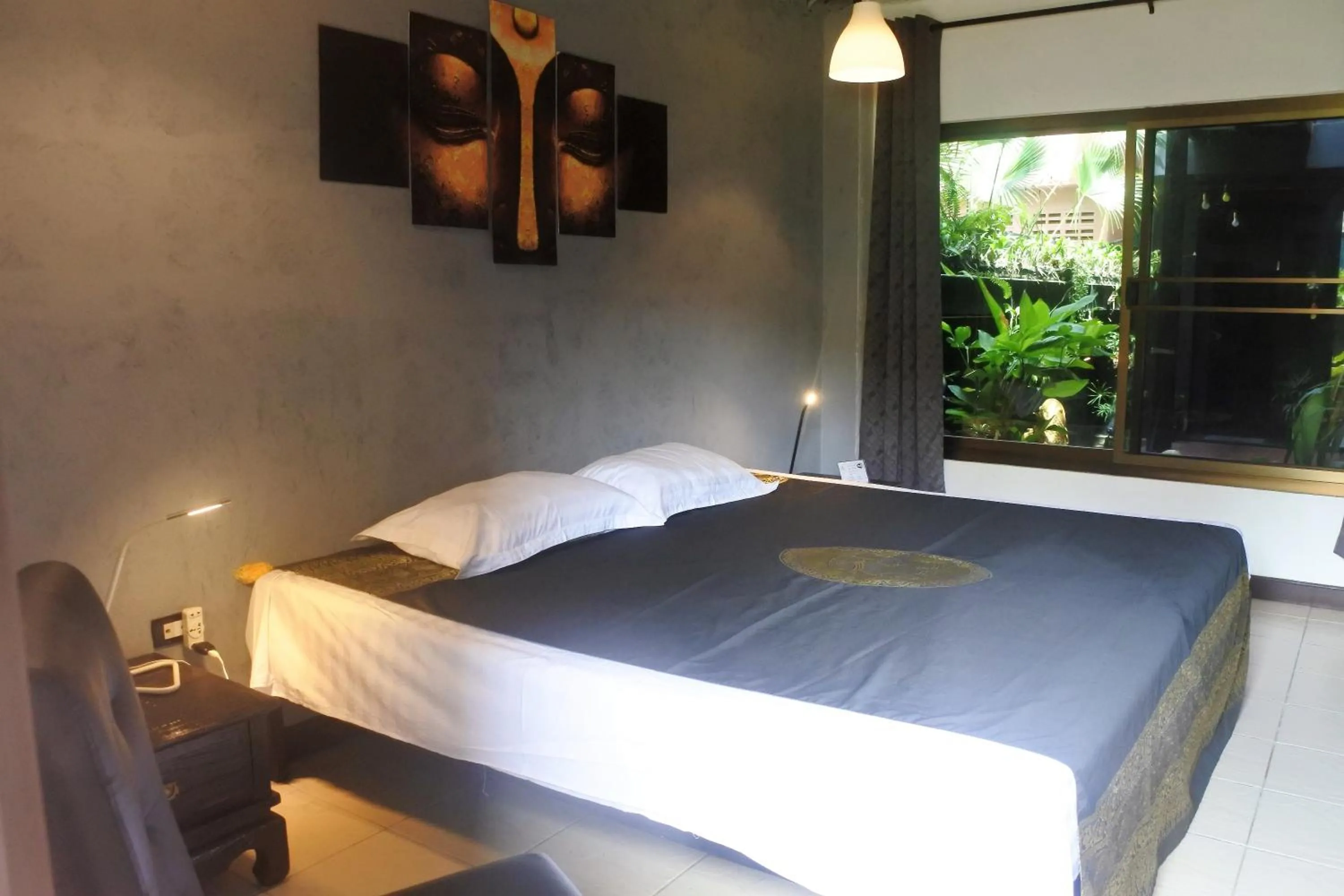 Photo of the whole room, Bed in Hi Karon Beach