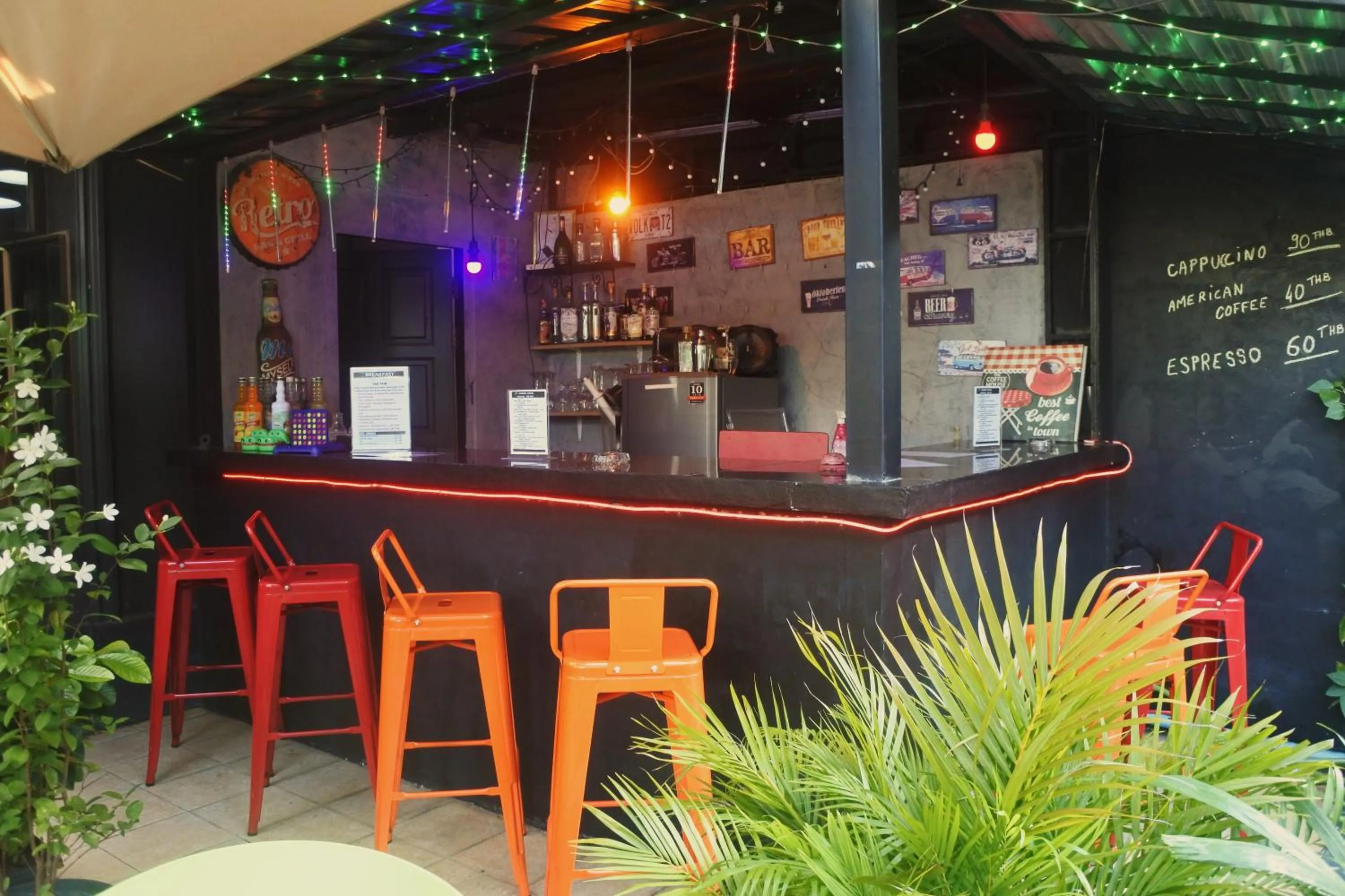 Lounge or bar in Hi Karon Beach