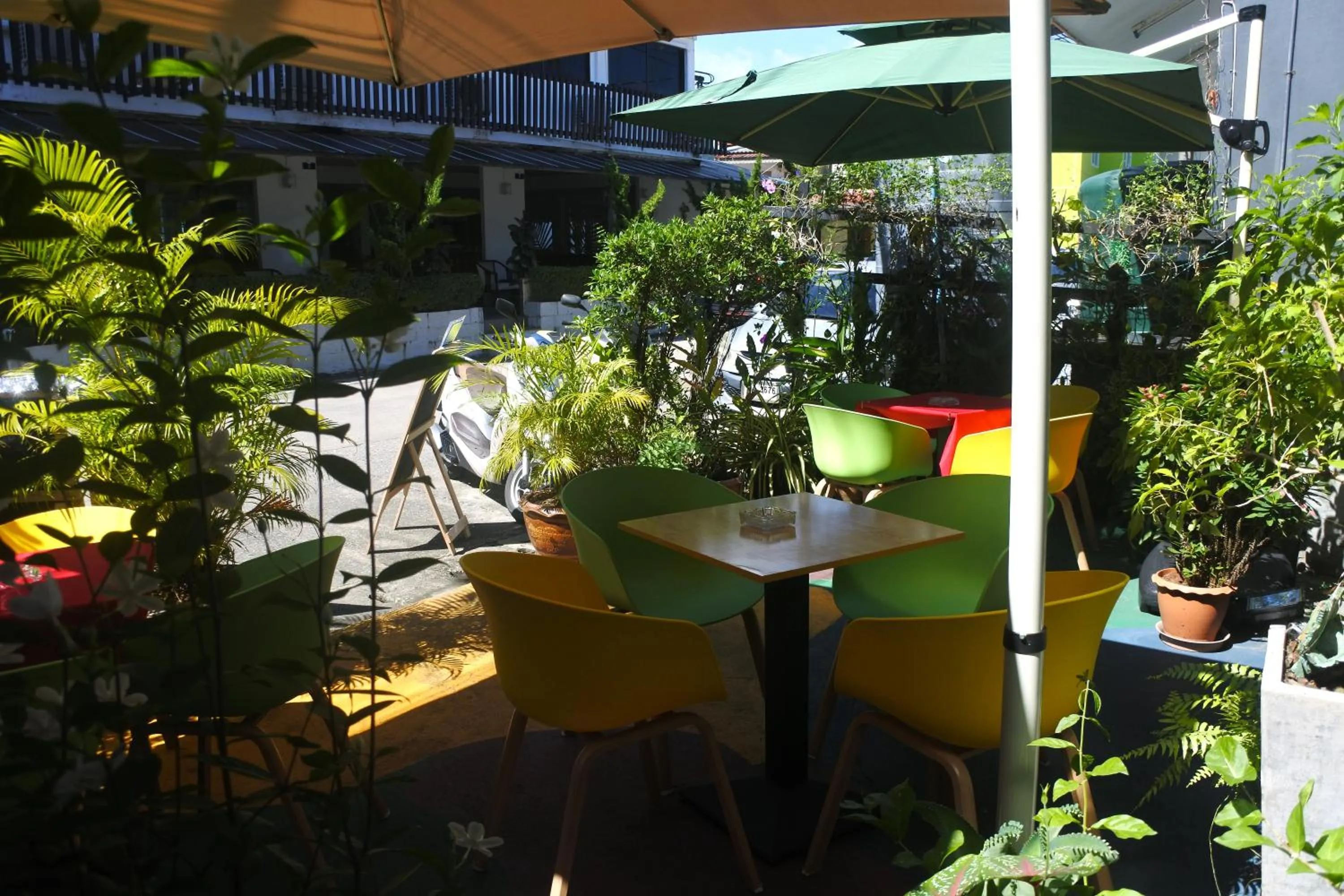 Patio in Hi Karon Beach