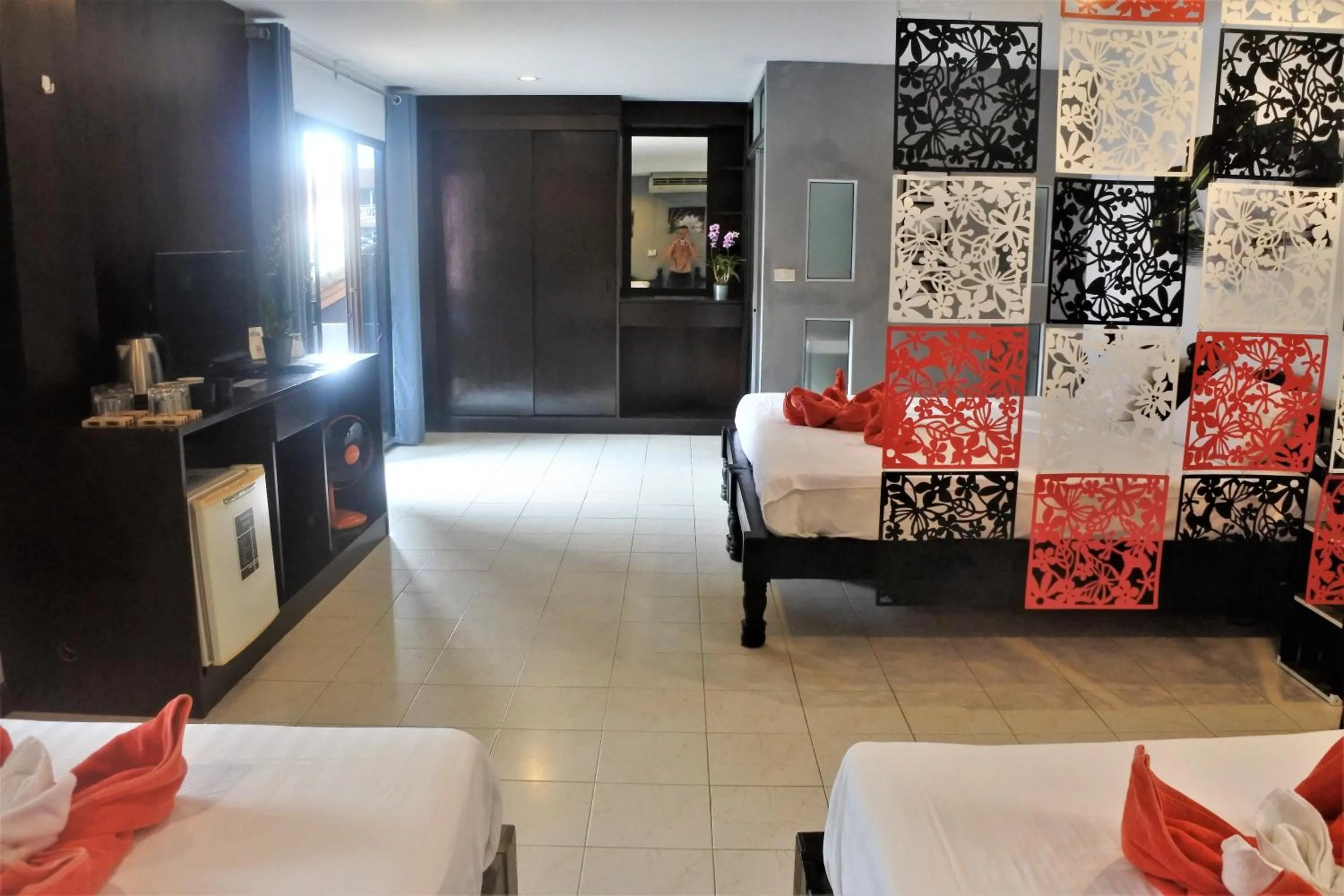 Photo of the whole room in Hi Karon Beach