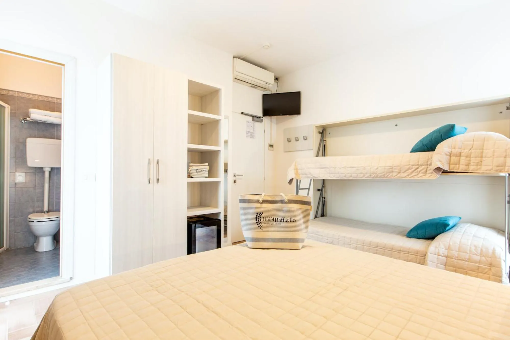 Bed in Hotel Raffaello