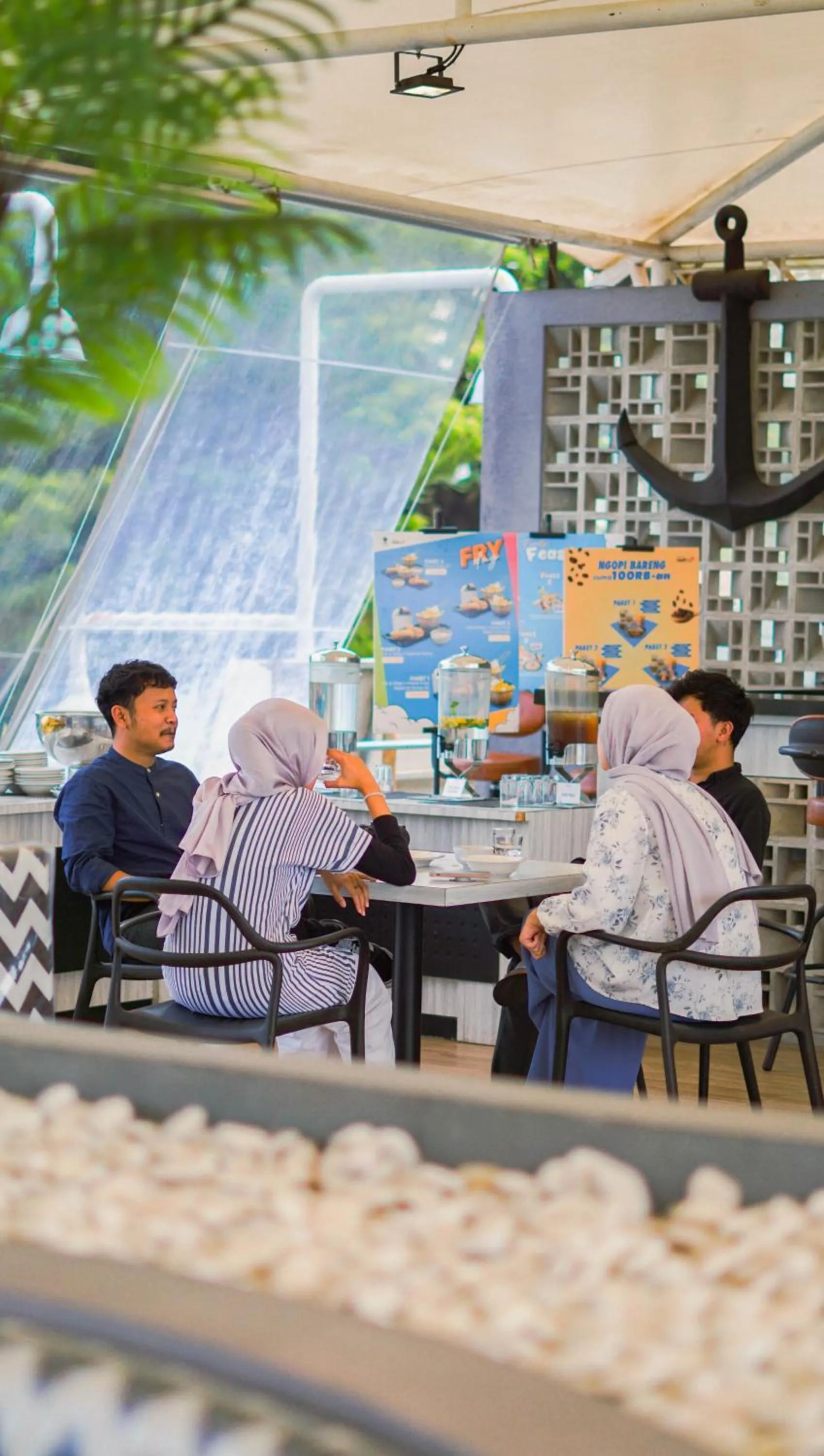 Restaurant/places to eat in Kapal Garden Hotel at Rekreasi Sengkaling