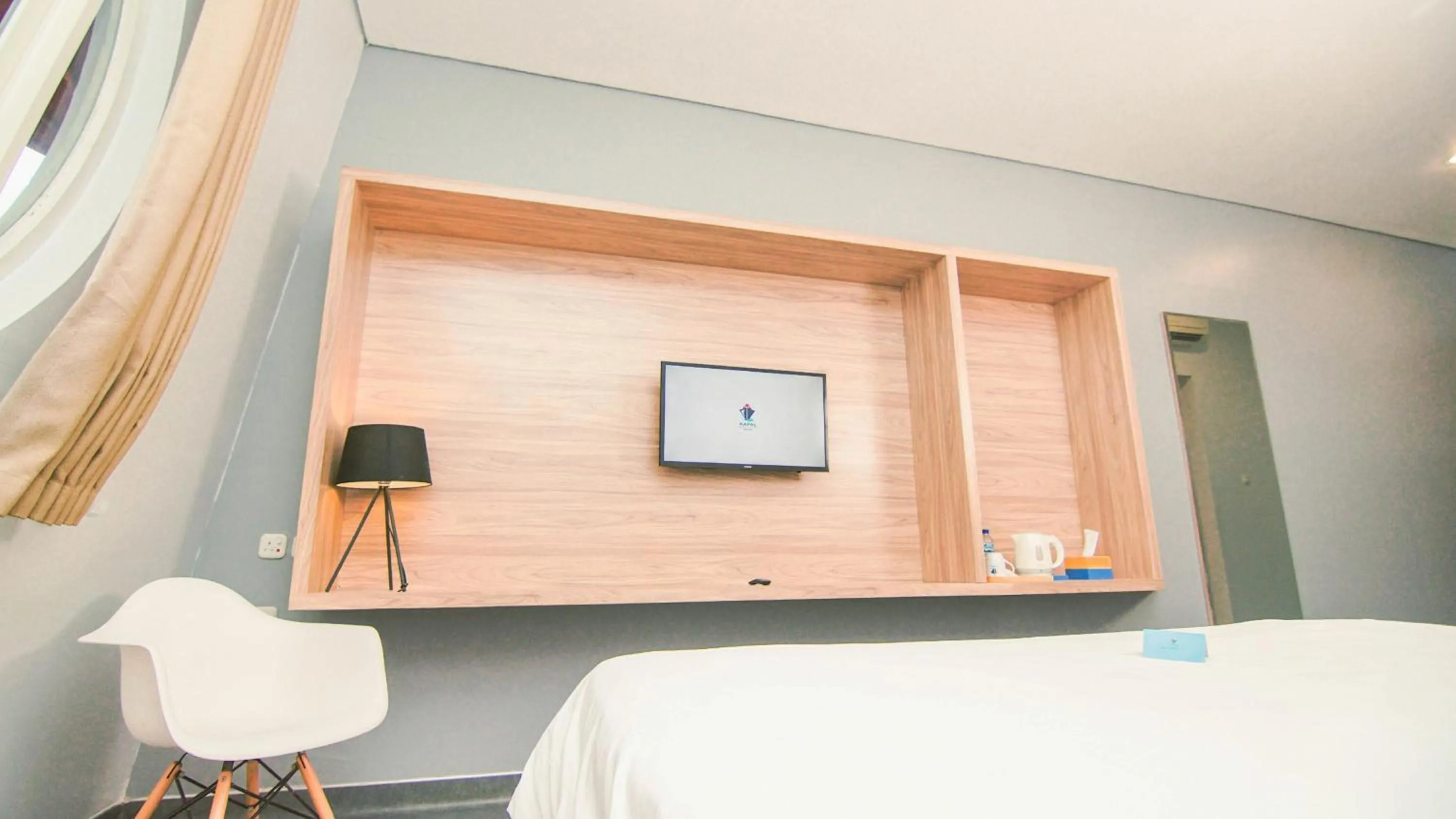 TV and multimedia, Bed in Kapal Garden Hotel at Rekreasi Sengkaling