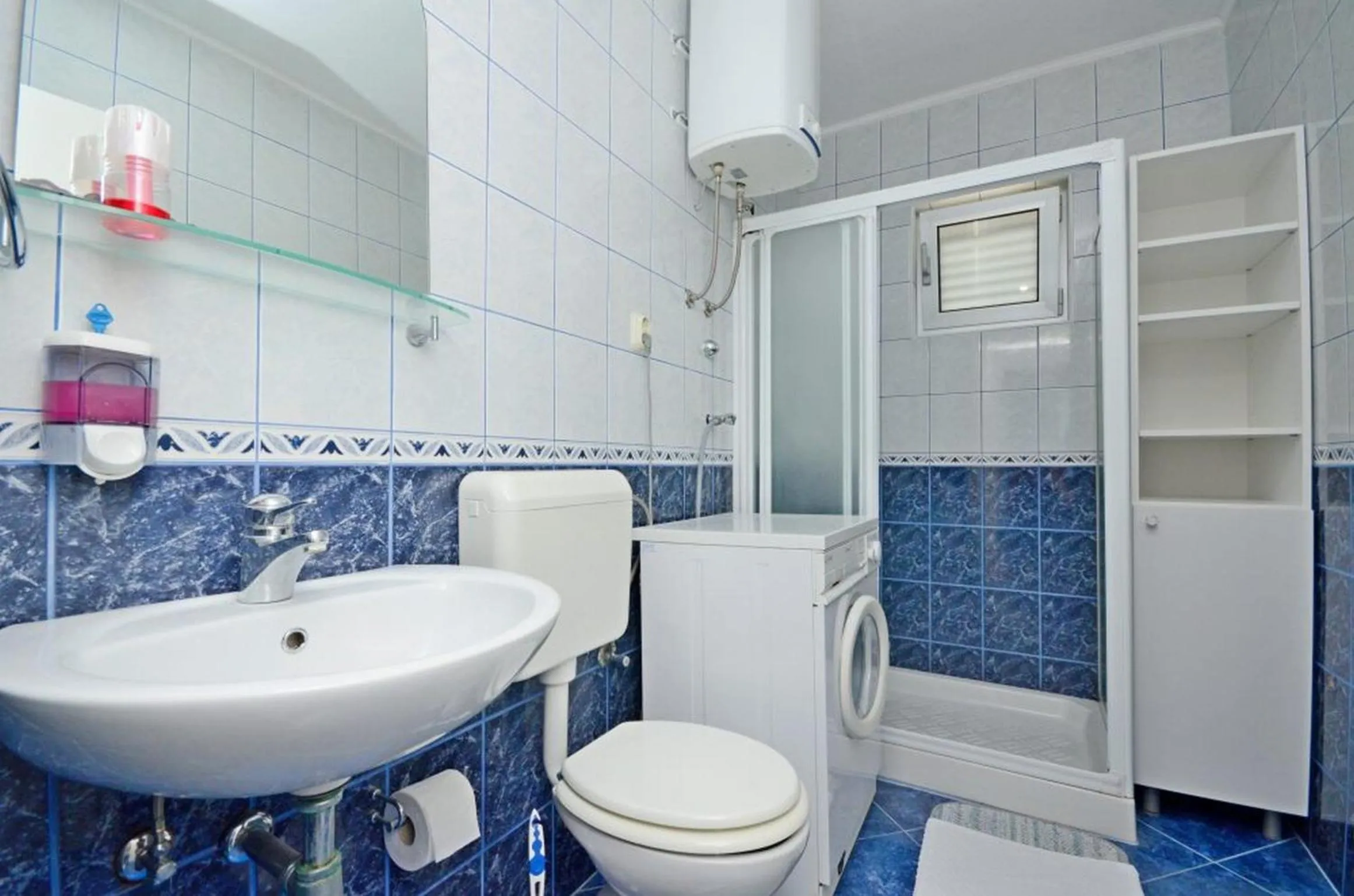 Shower in Apartments Doris