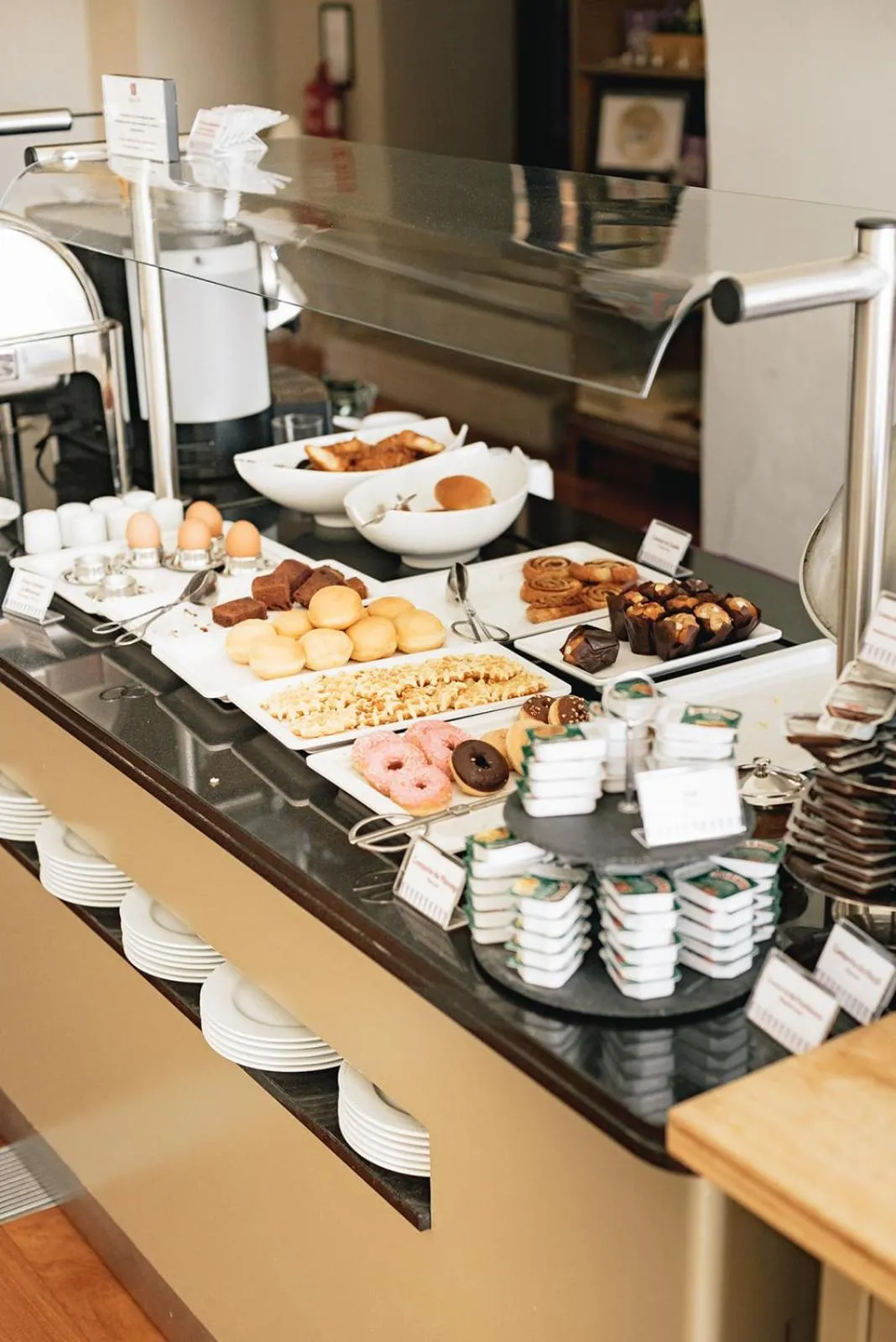 Buffet breakfast in M'AR De AR Aqueduto