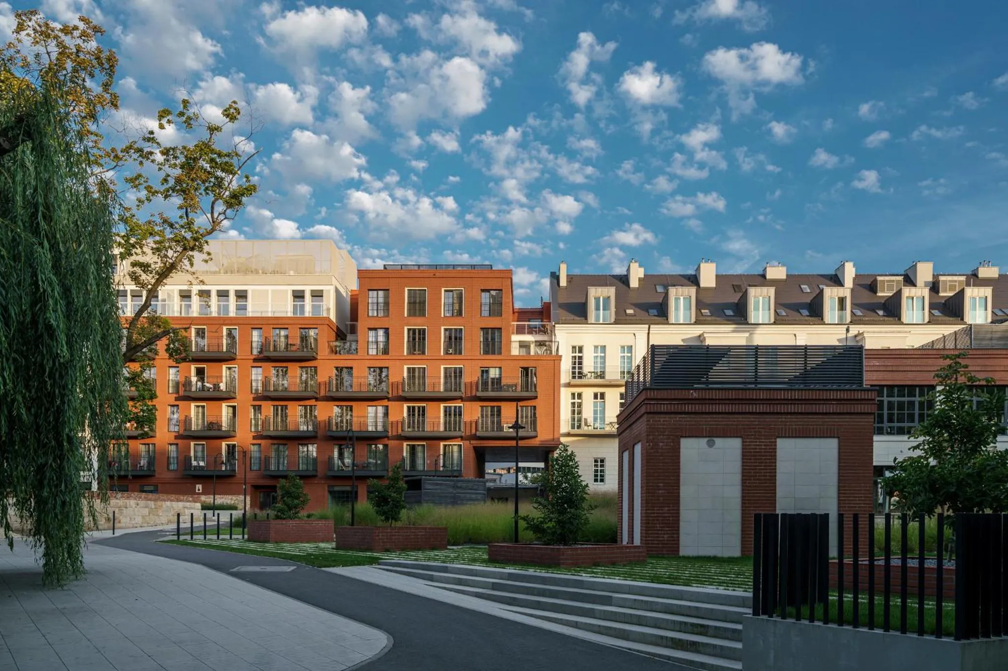 Property building in Absyntapart - Bulwar Staromiejski