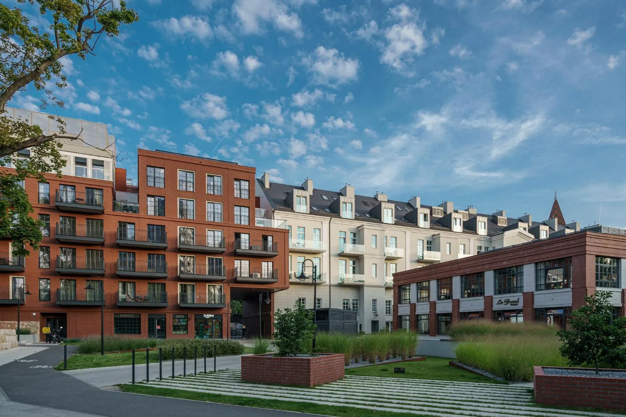 Property building in Absyntapart - Bulwar Staromiejski