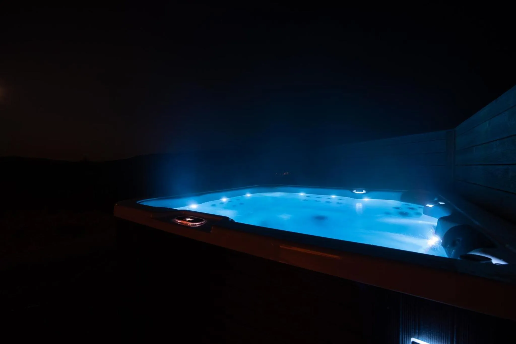 Hot Tub in Aurora Borealis Observatory
