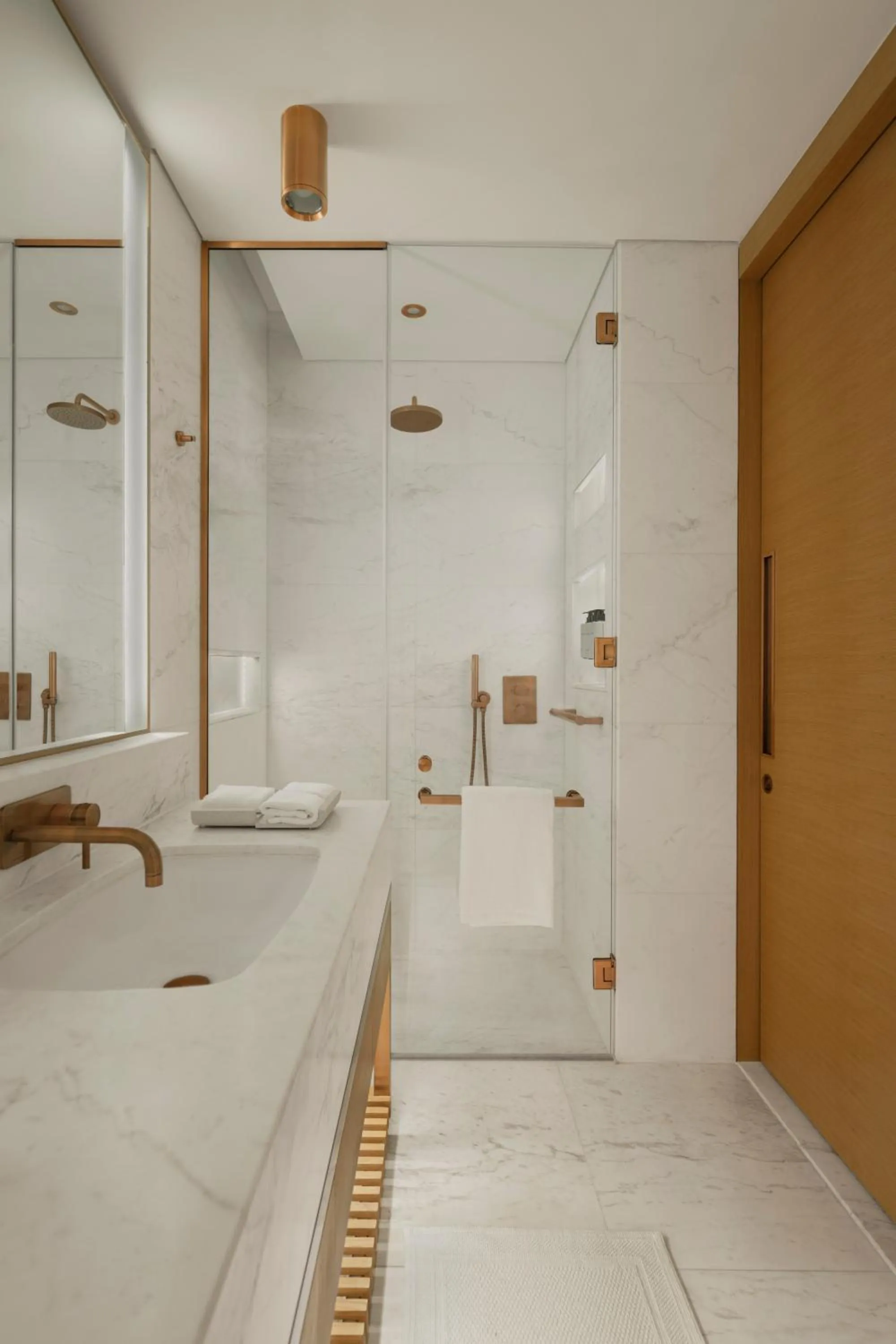 Bathroom, Bed in Caesars Palace Dubai