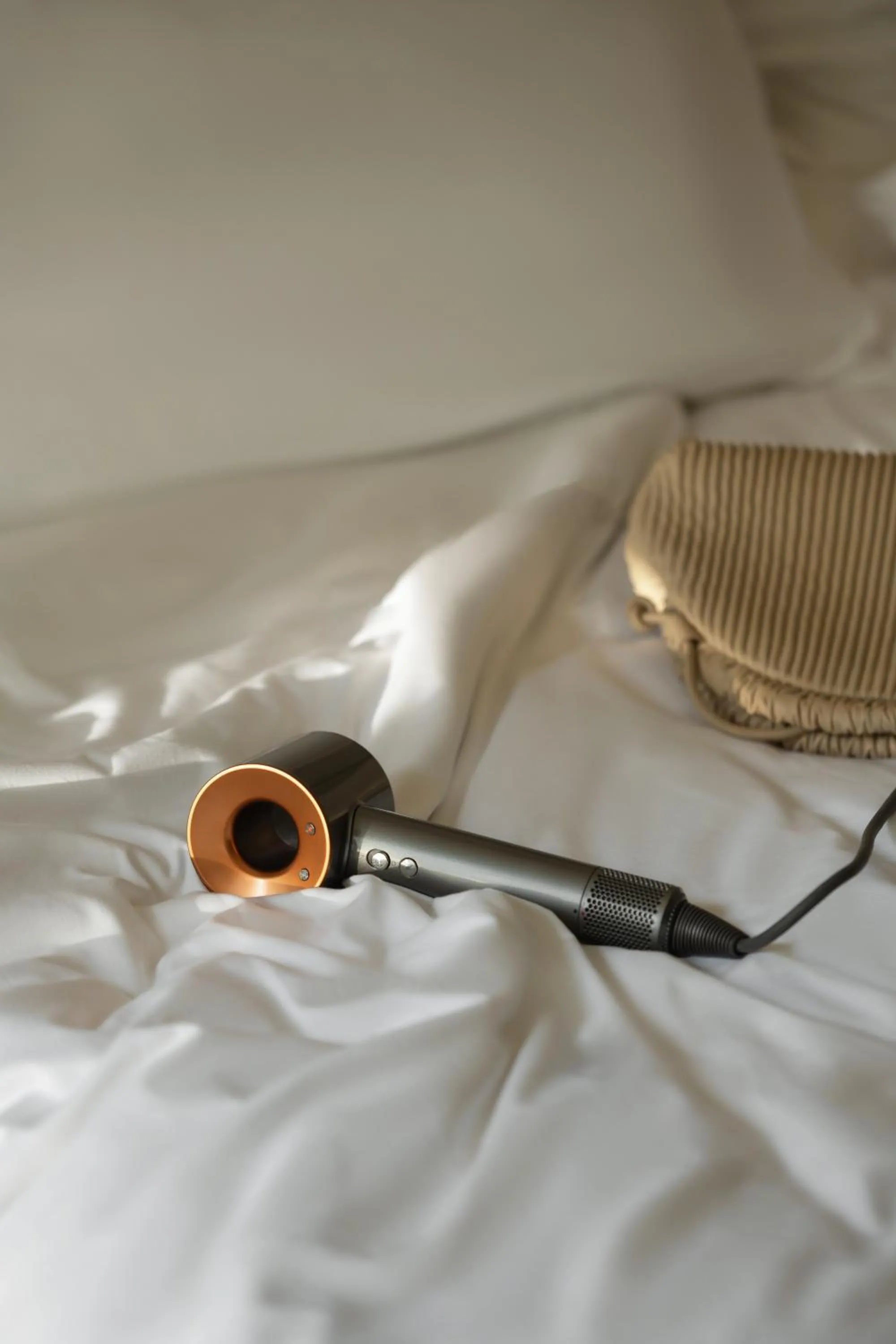 Property building, Bed in Caesars Palace Dubai