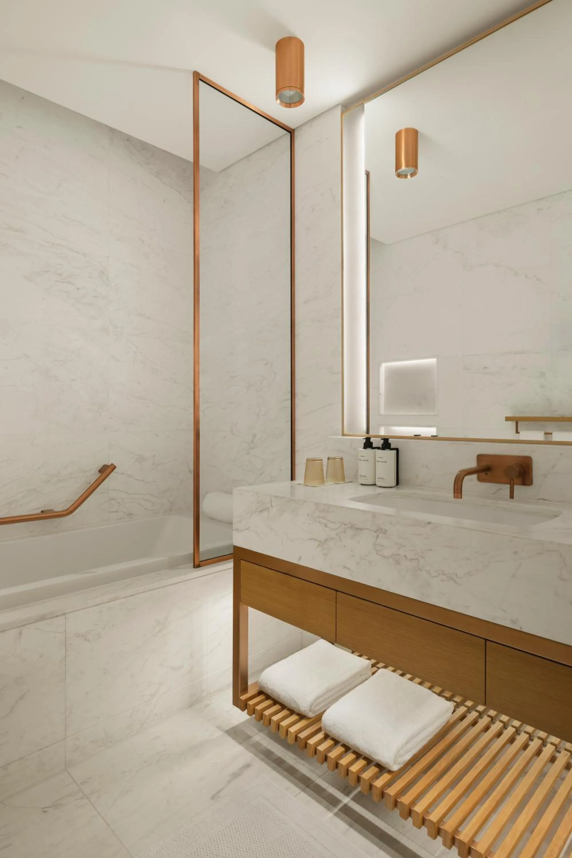 Bathroom, Bed in Caesars Palace Dubai