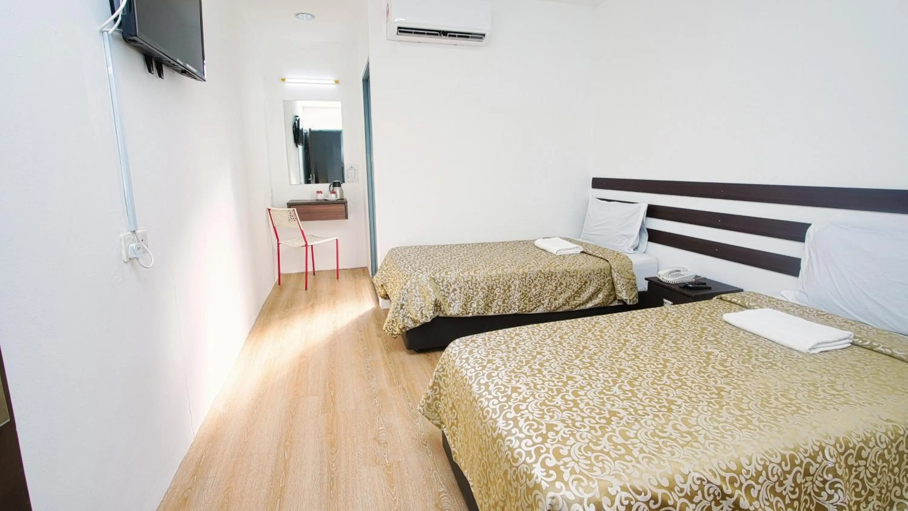 Bedroom, Bed in Grand Inn Hotel - Macalister Road
