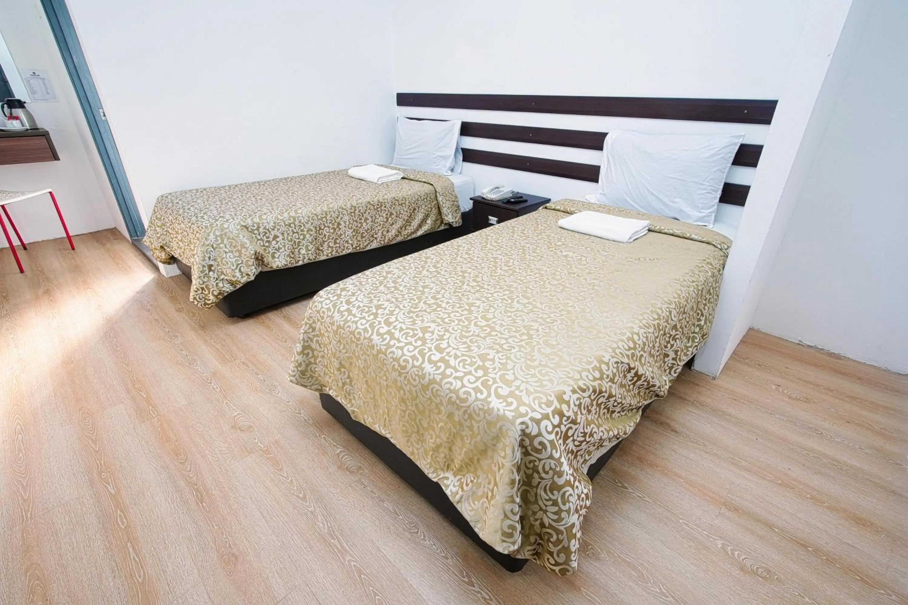 Bedroom, Bed in Grand Inn Hotel - Macalister Road