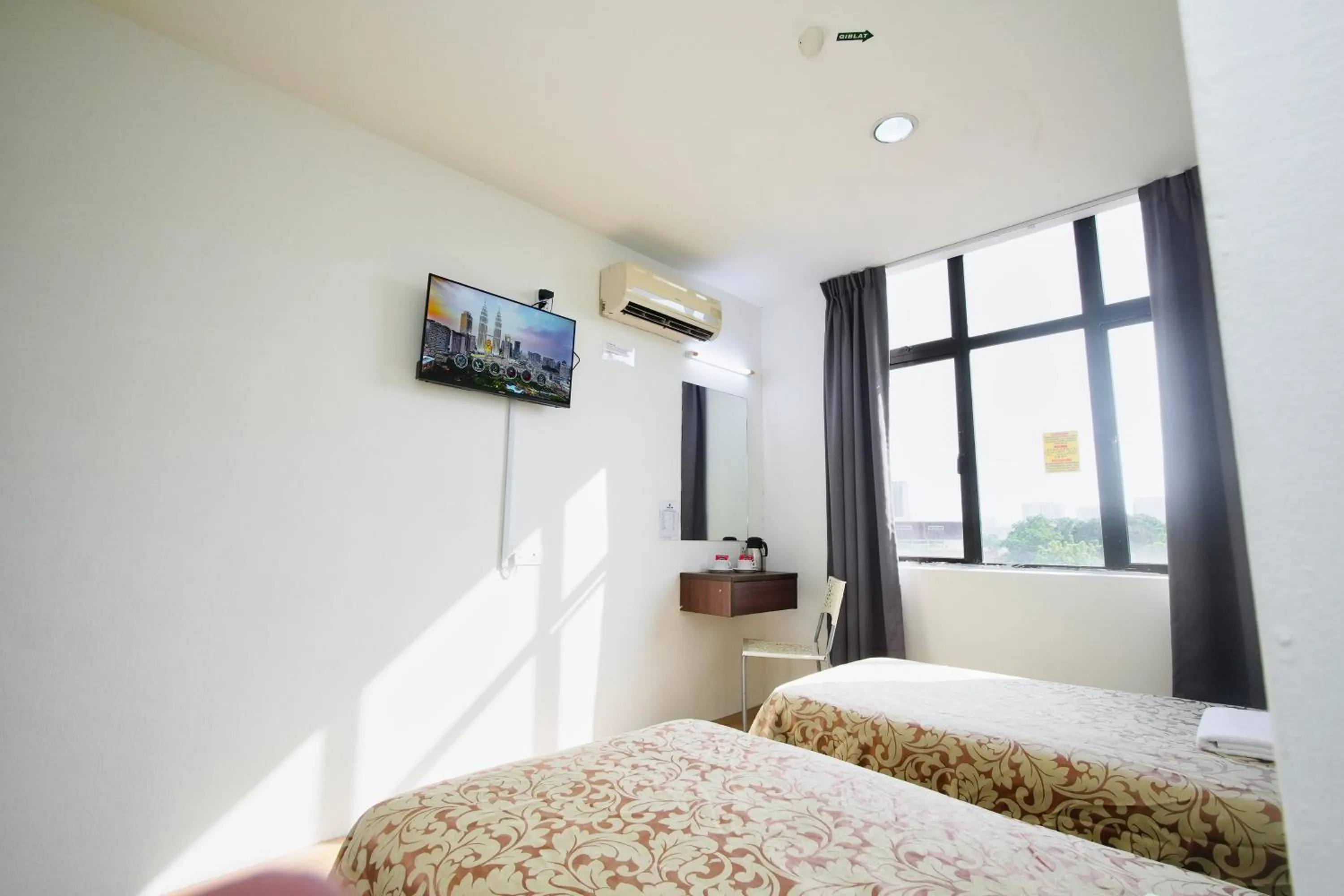 TV and multimedia, Bed in Grand Inn Hotel - Macalister Road