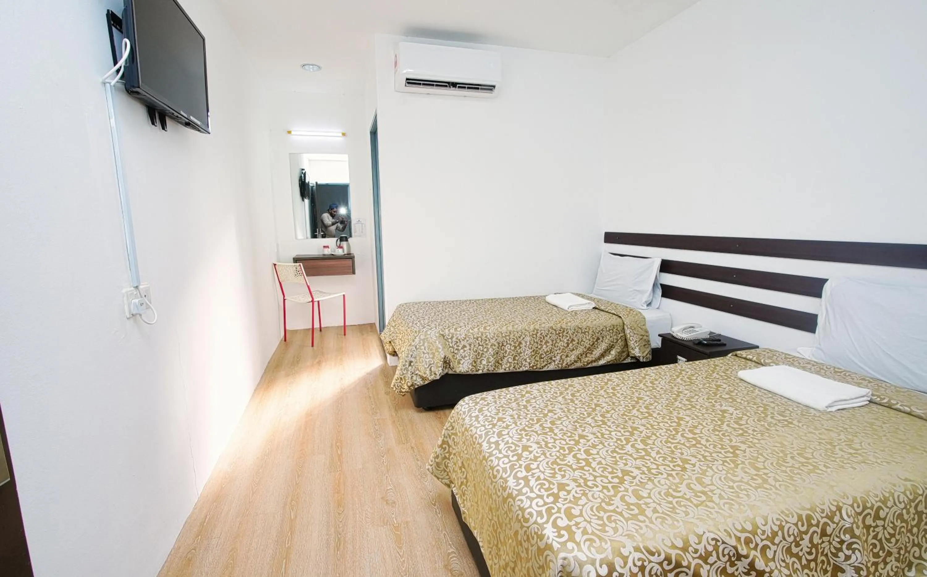 TV and multimedia, Bed in Grand Inn Hotel - Macalister Road