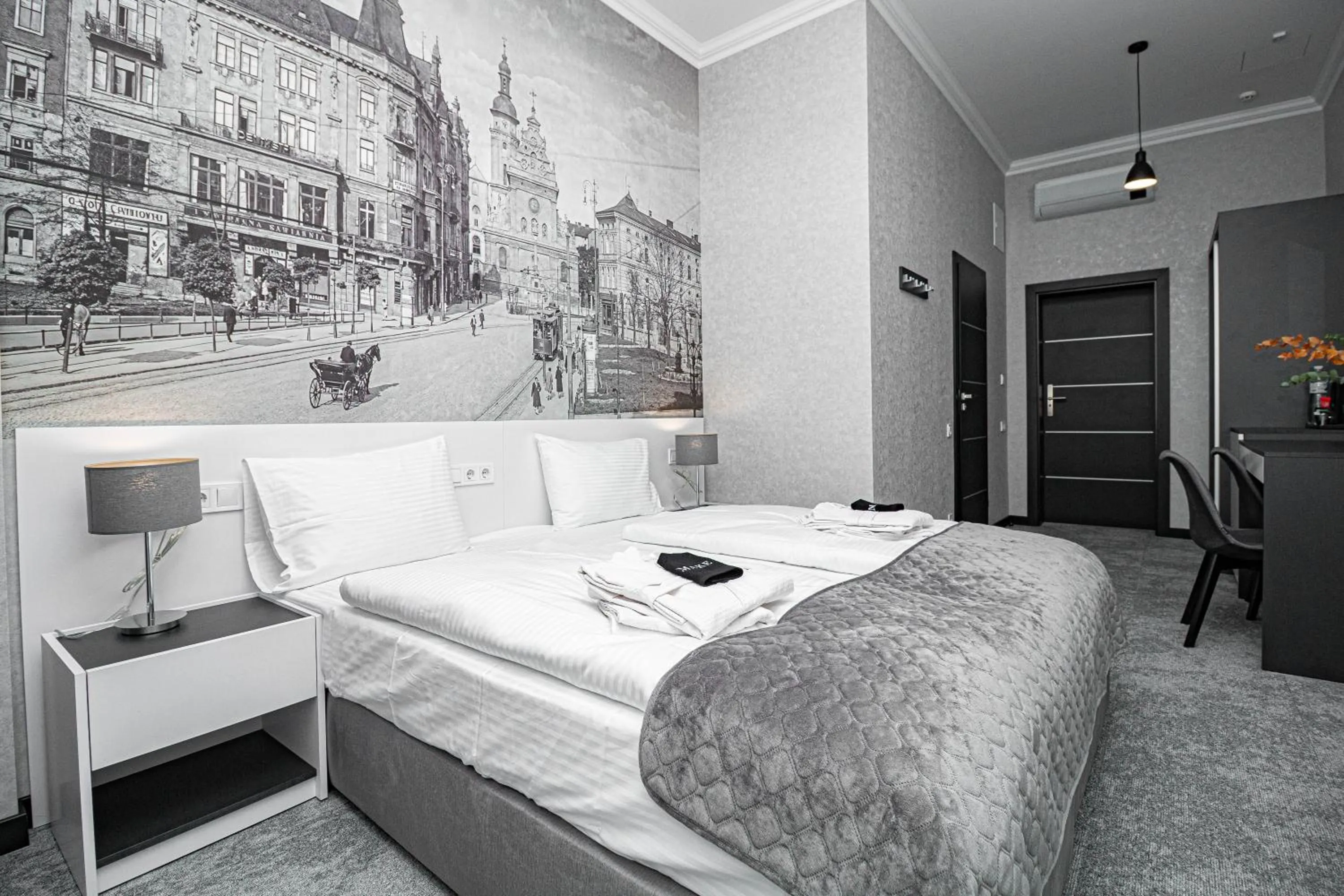Bed in Opera Passage Hotel & Apartments