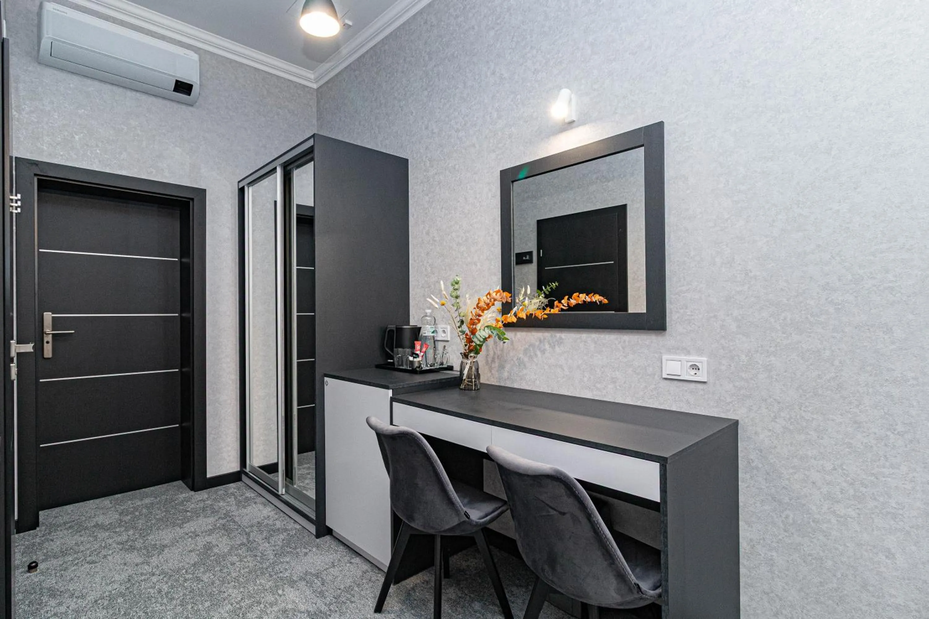 Dining area in Opera Passage Hotel & Apartments