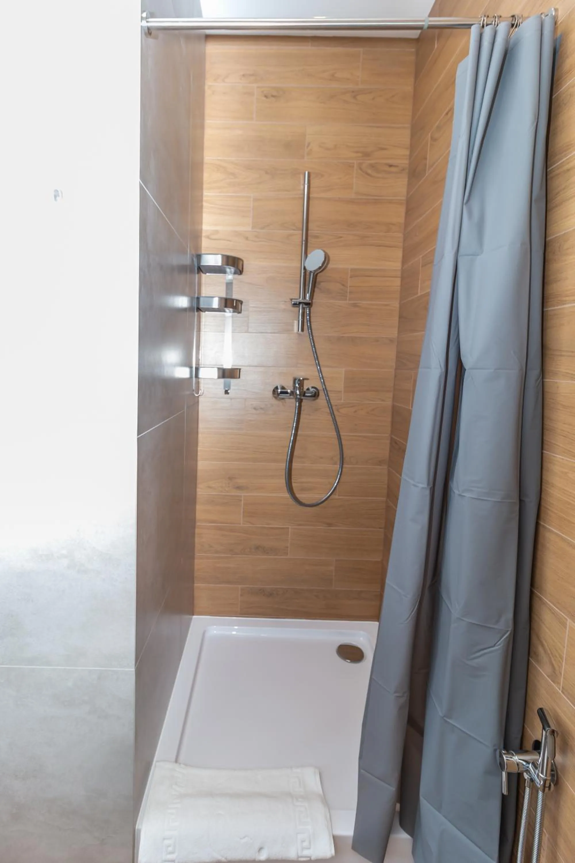Shower in Opera Passage Hotel & Apartments
