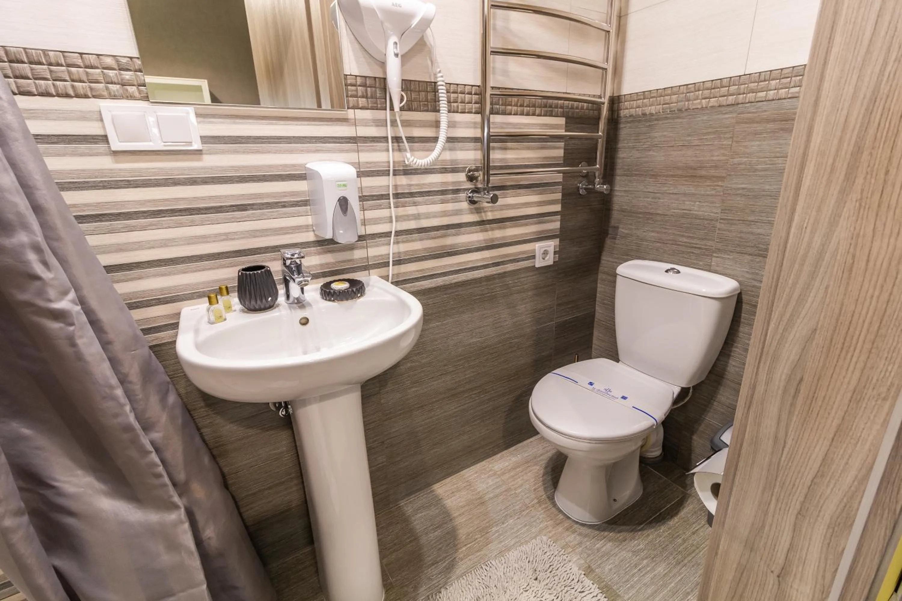 Toilet in Opera Passage Hotel & Apartments