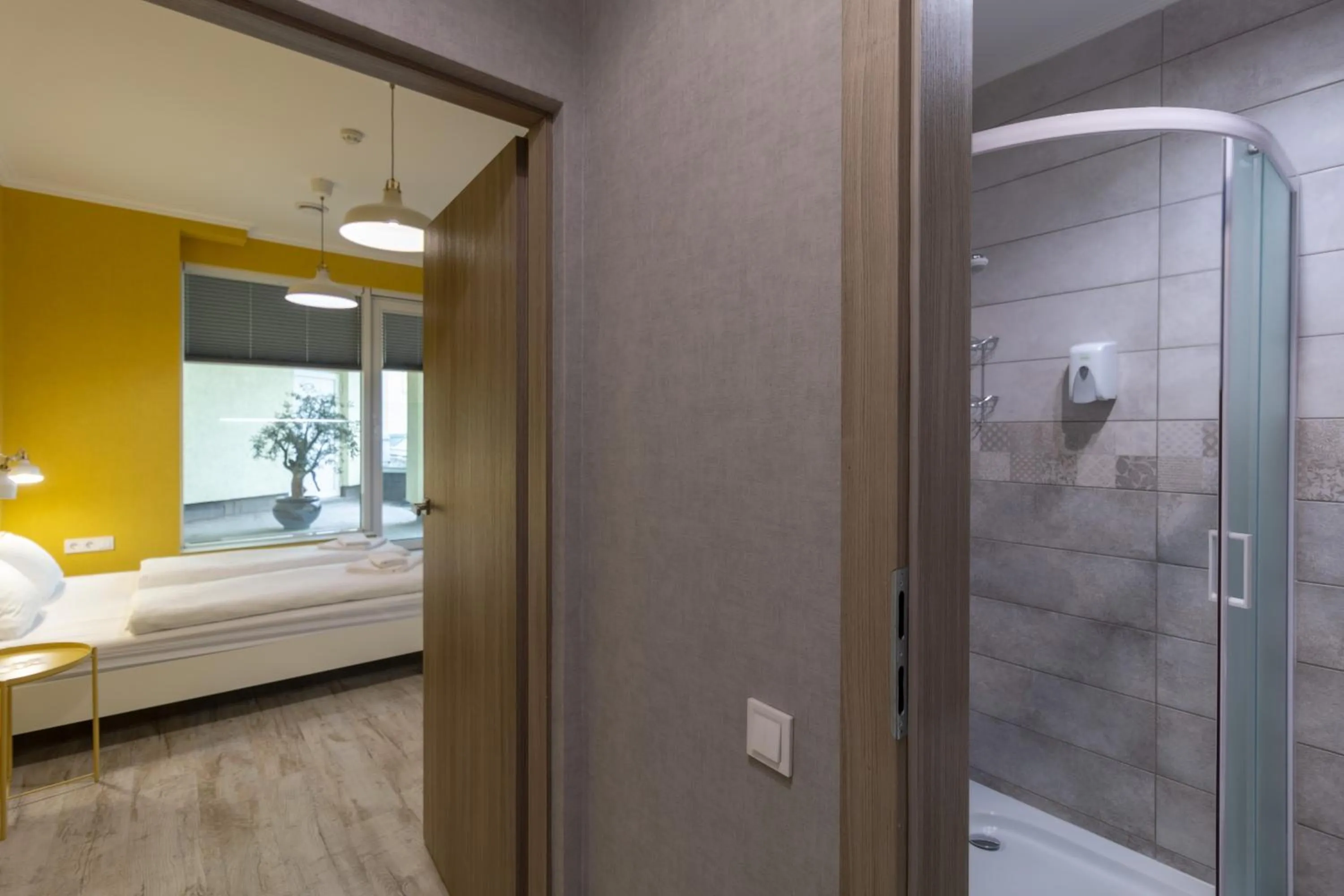 Shower, Bed in Opera Passage Hotel & Apartments