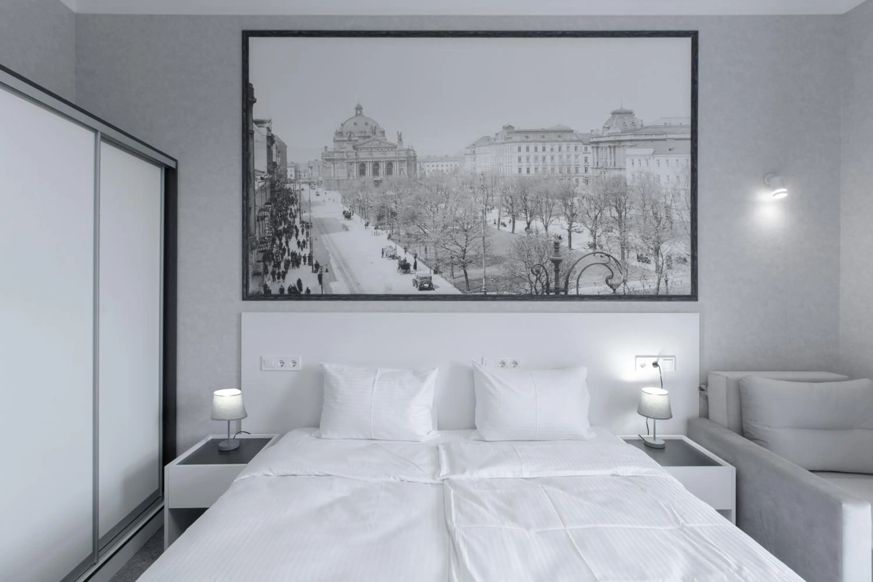 Bed in Opera Passage Hotel & Apartments