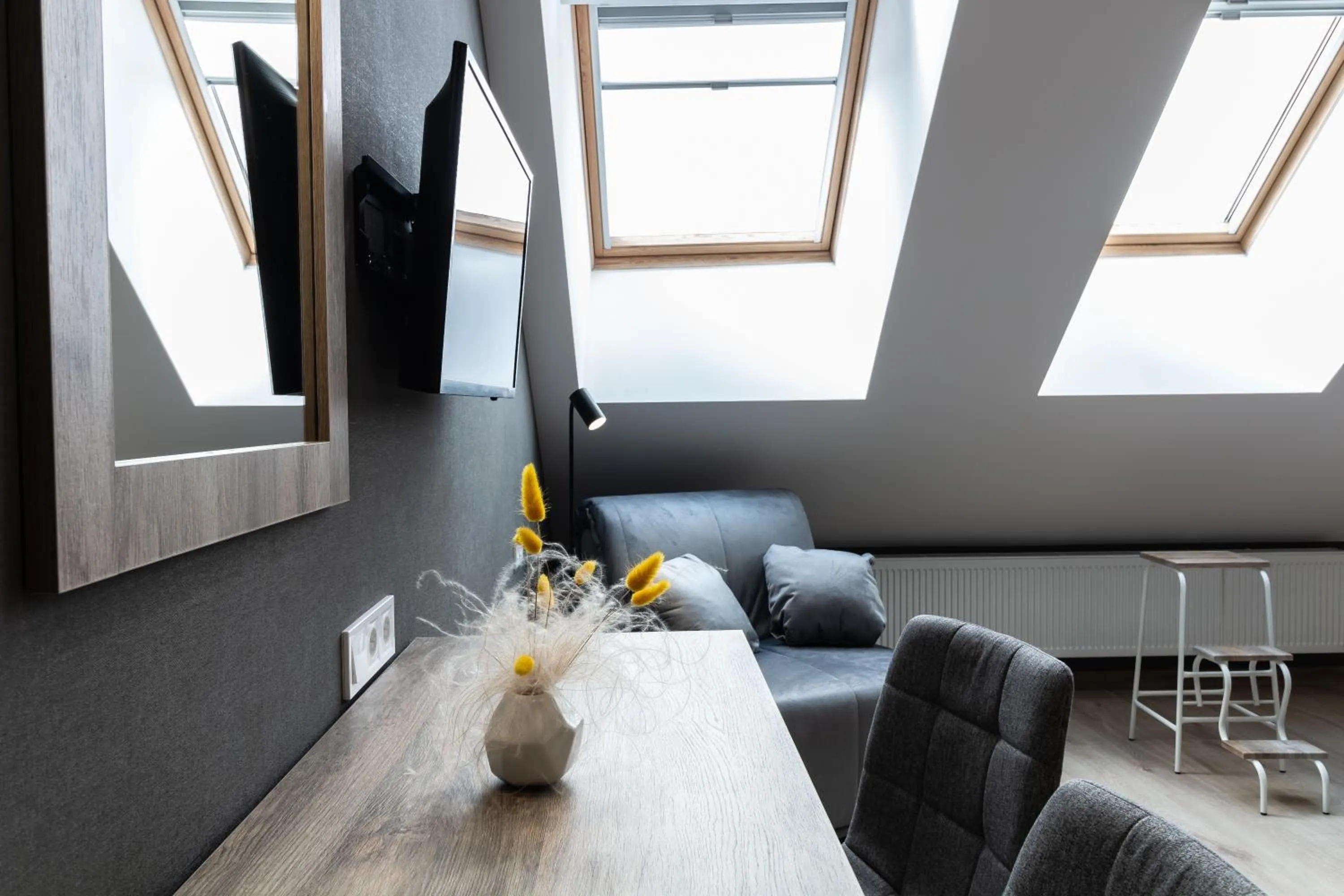 TV and multimedia in Opera Passage Hotel & Apartments