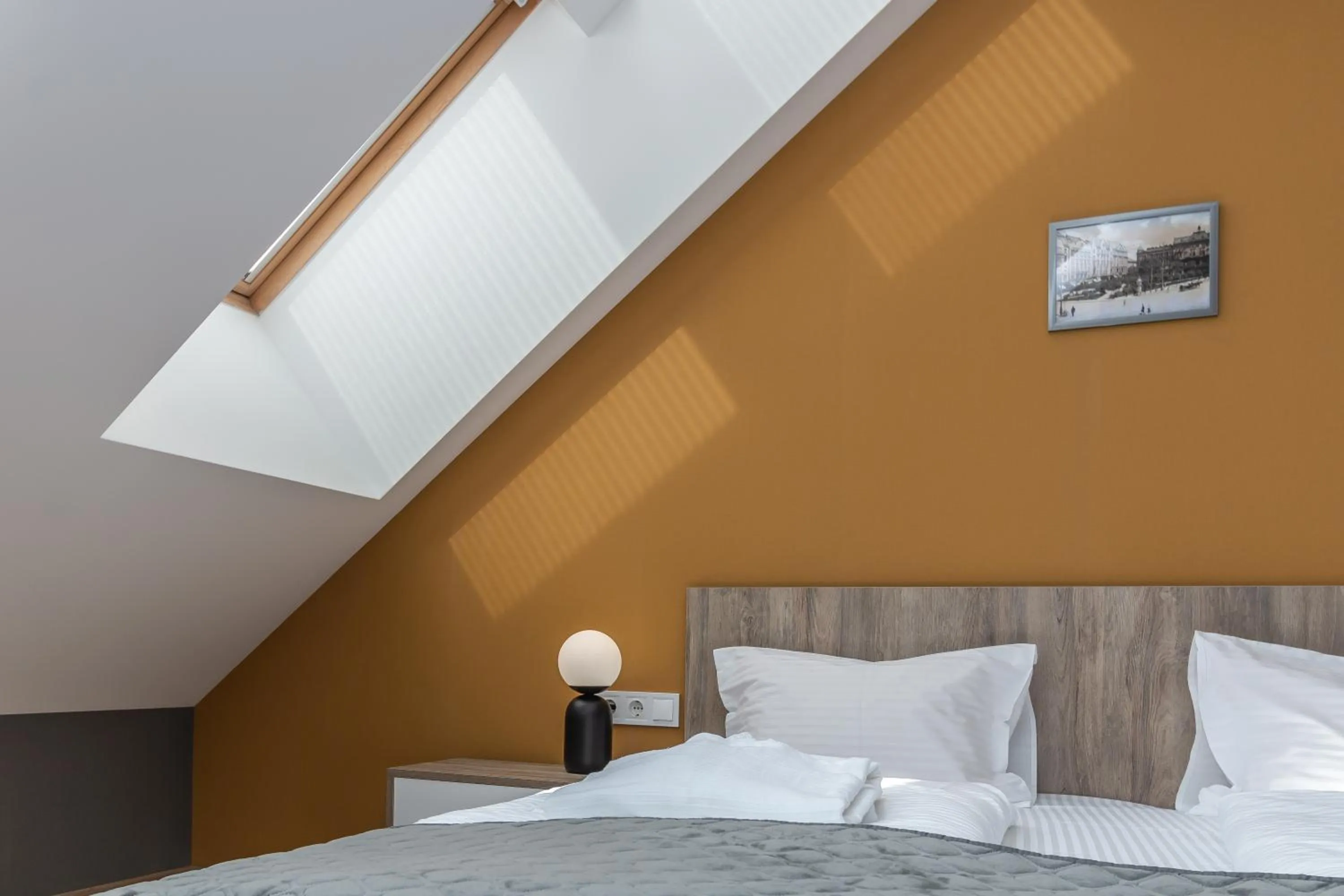 Bed in Opera Passage Hotel & Apartments