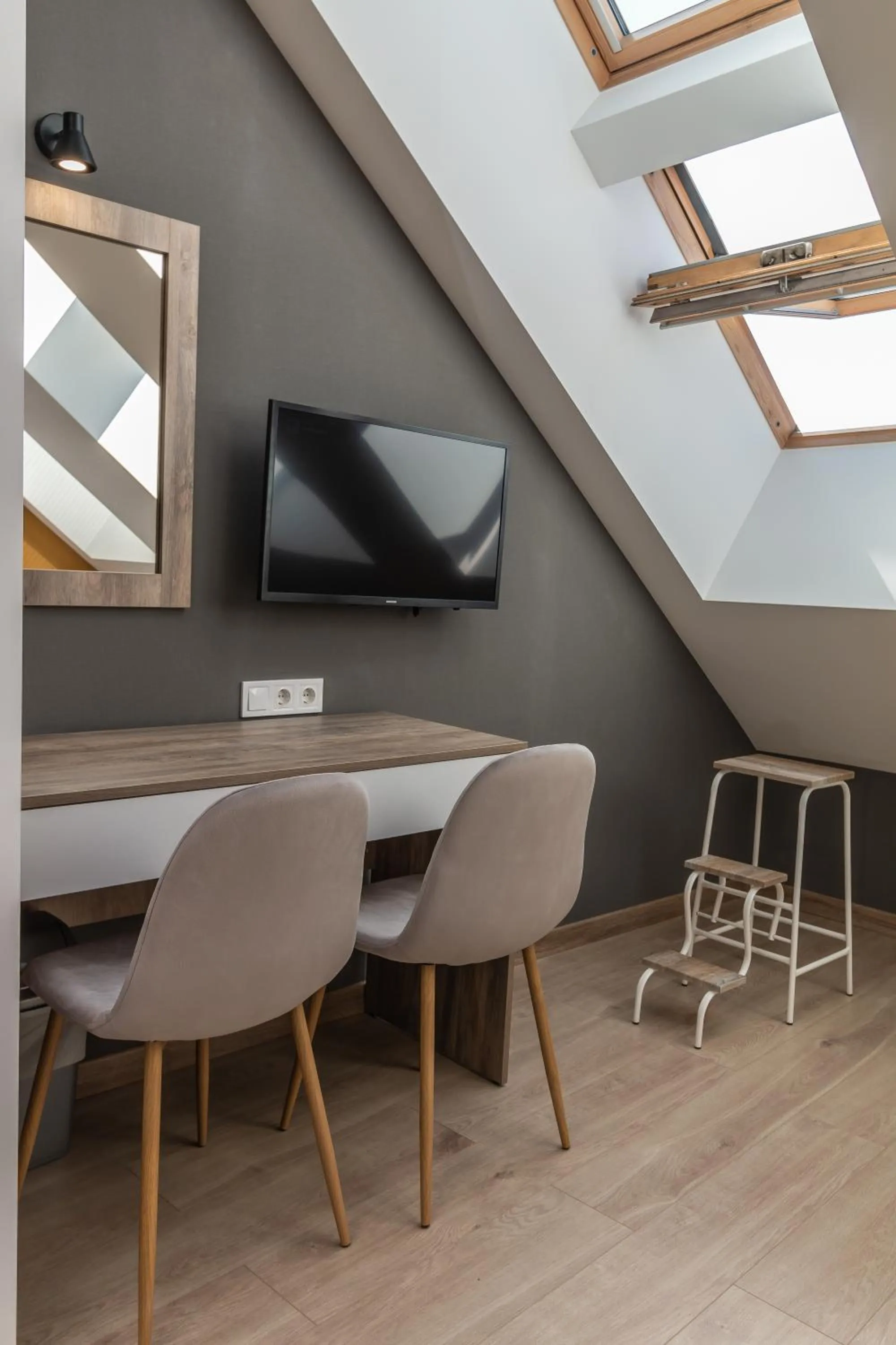 TV and multimedia in Opera Passage Hotel & Apartments