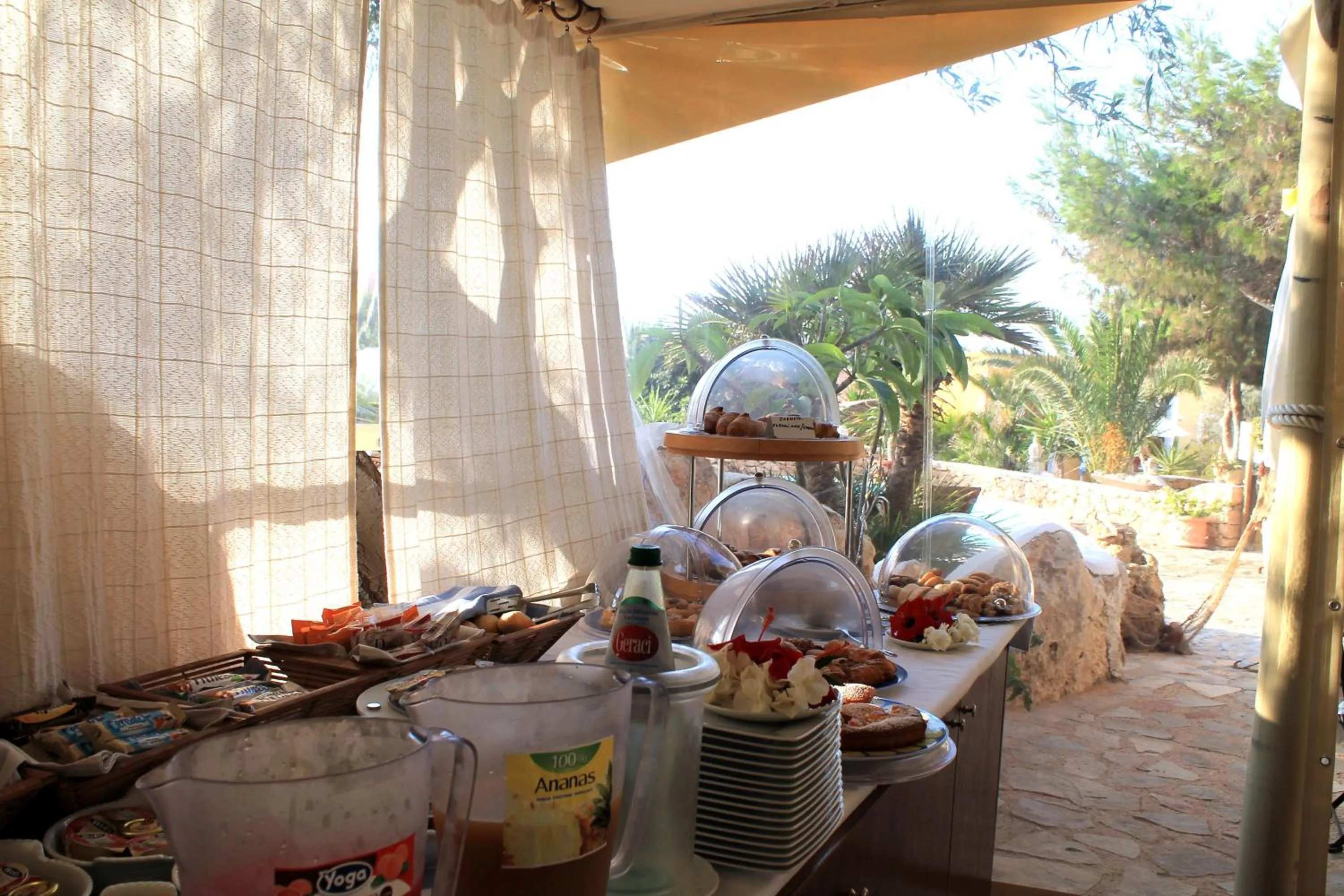 Food and drinks in Luagos club Resort