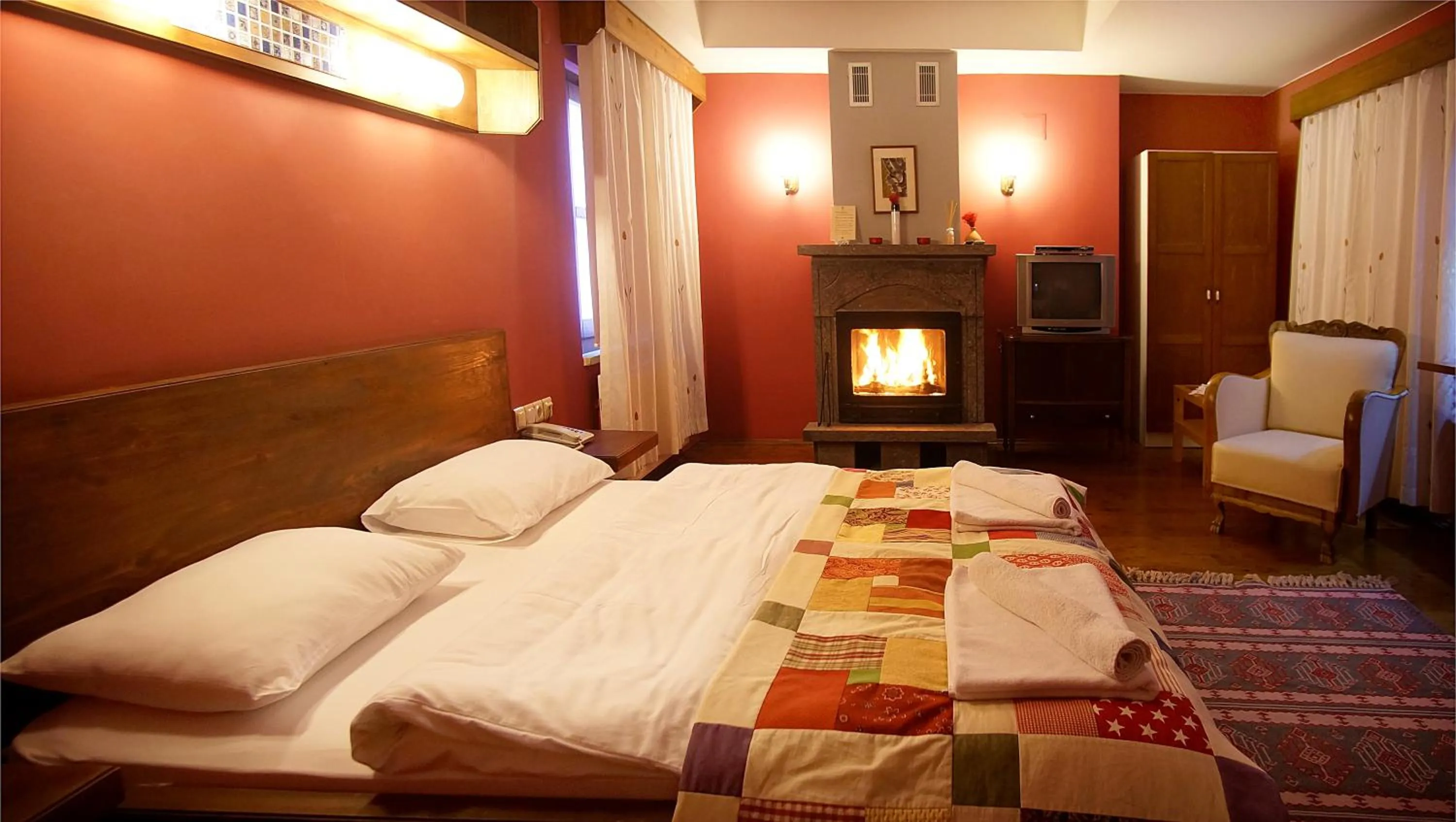 Photo of the whole room, Bed in Kisik Konagi