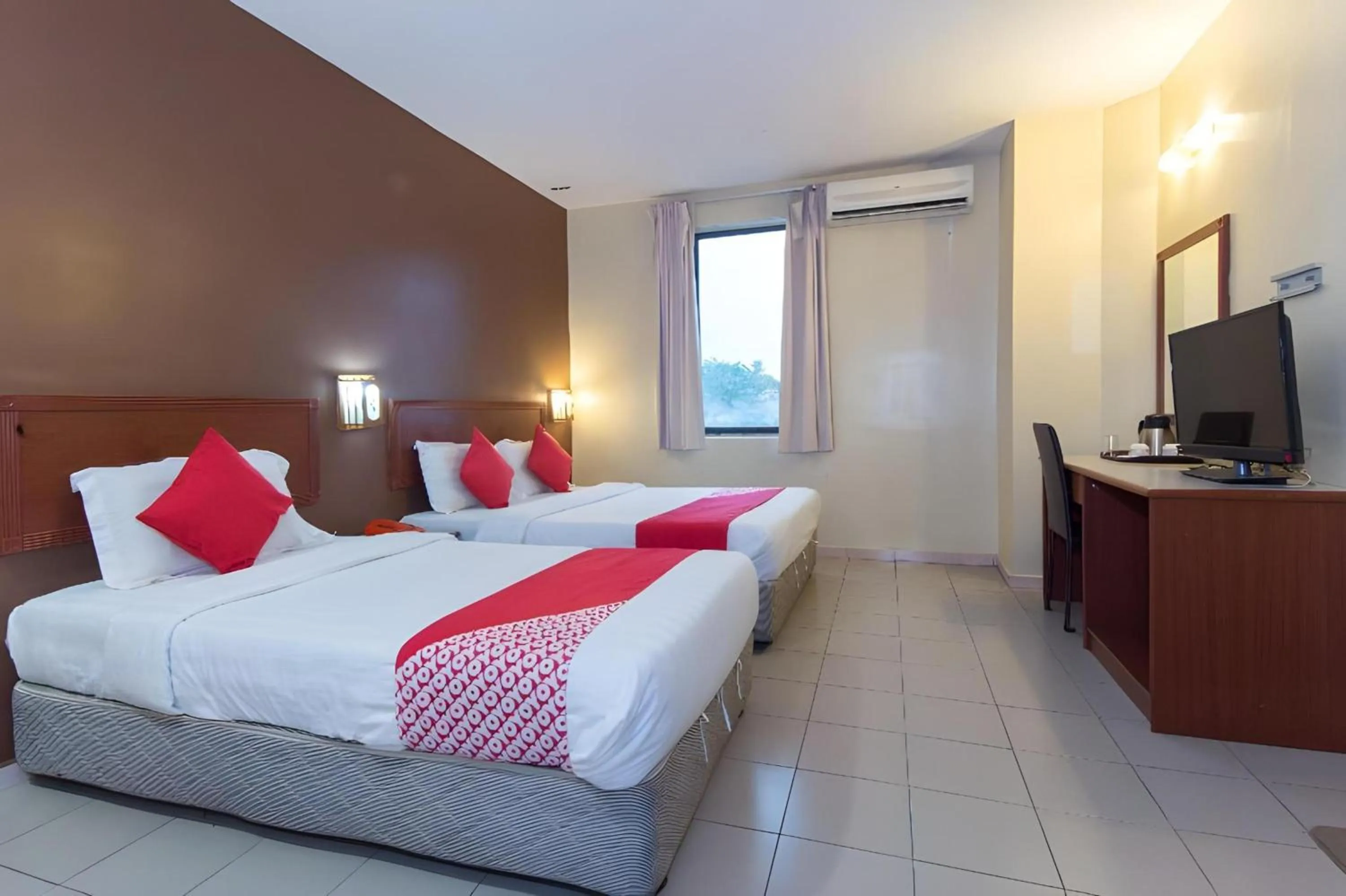 Photo of the whole room, Bed in Super OYO 447 Comfort Hotel Meru