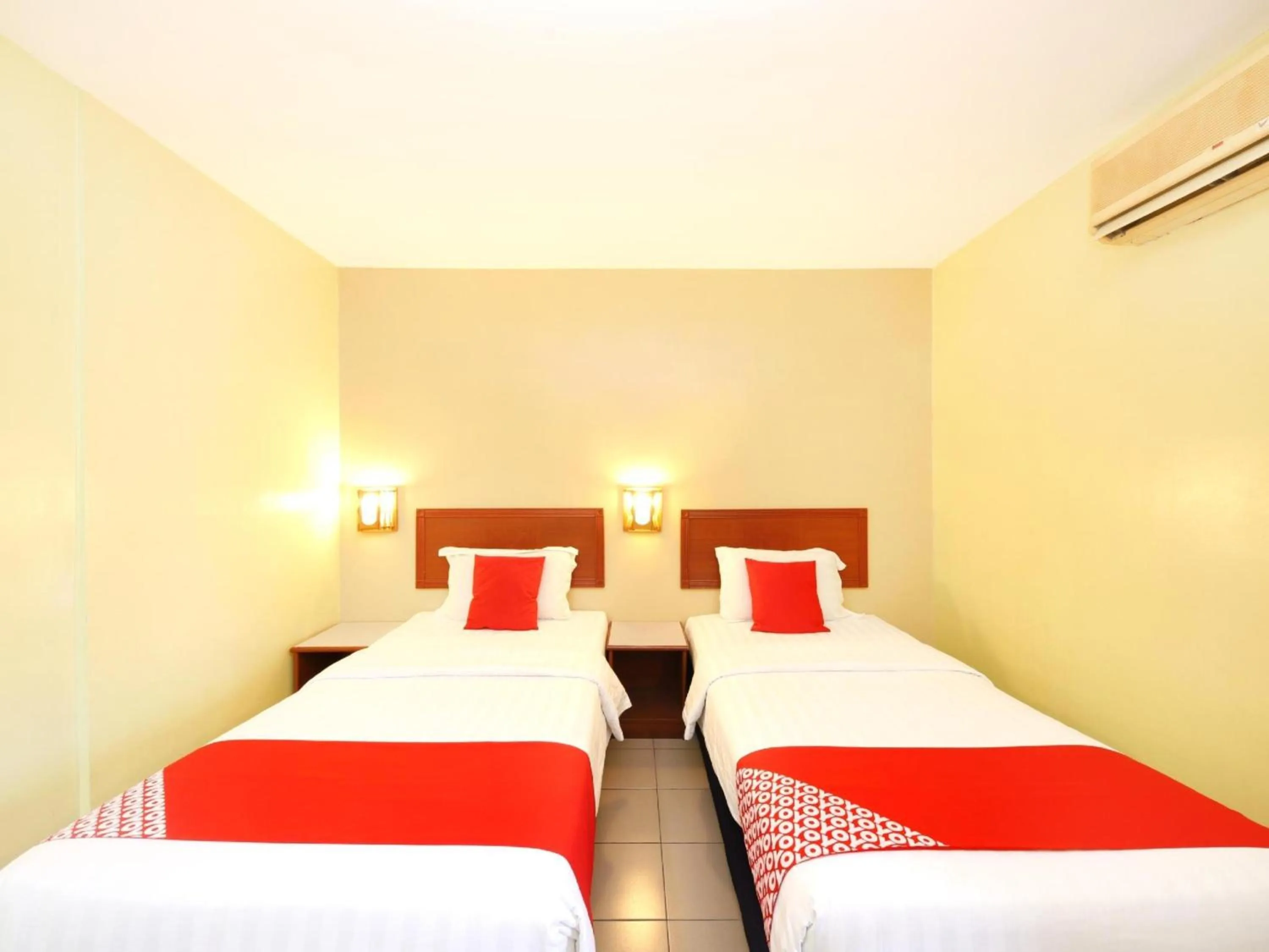 Photo of the whole room, Bed in Super OYO 447 Comfort Hotel Meru