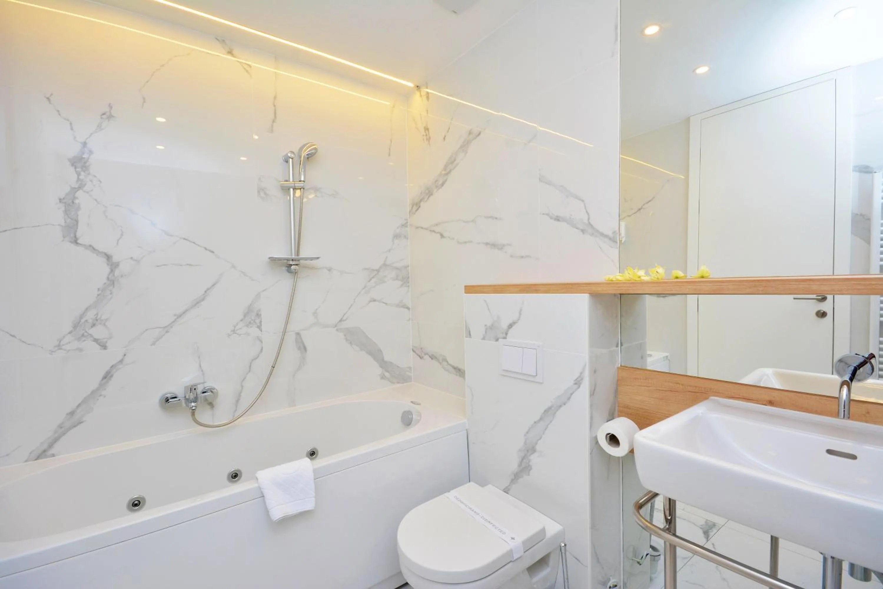 Bathroom in Hotel Jona