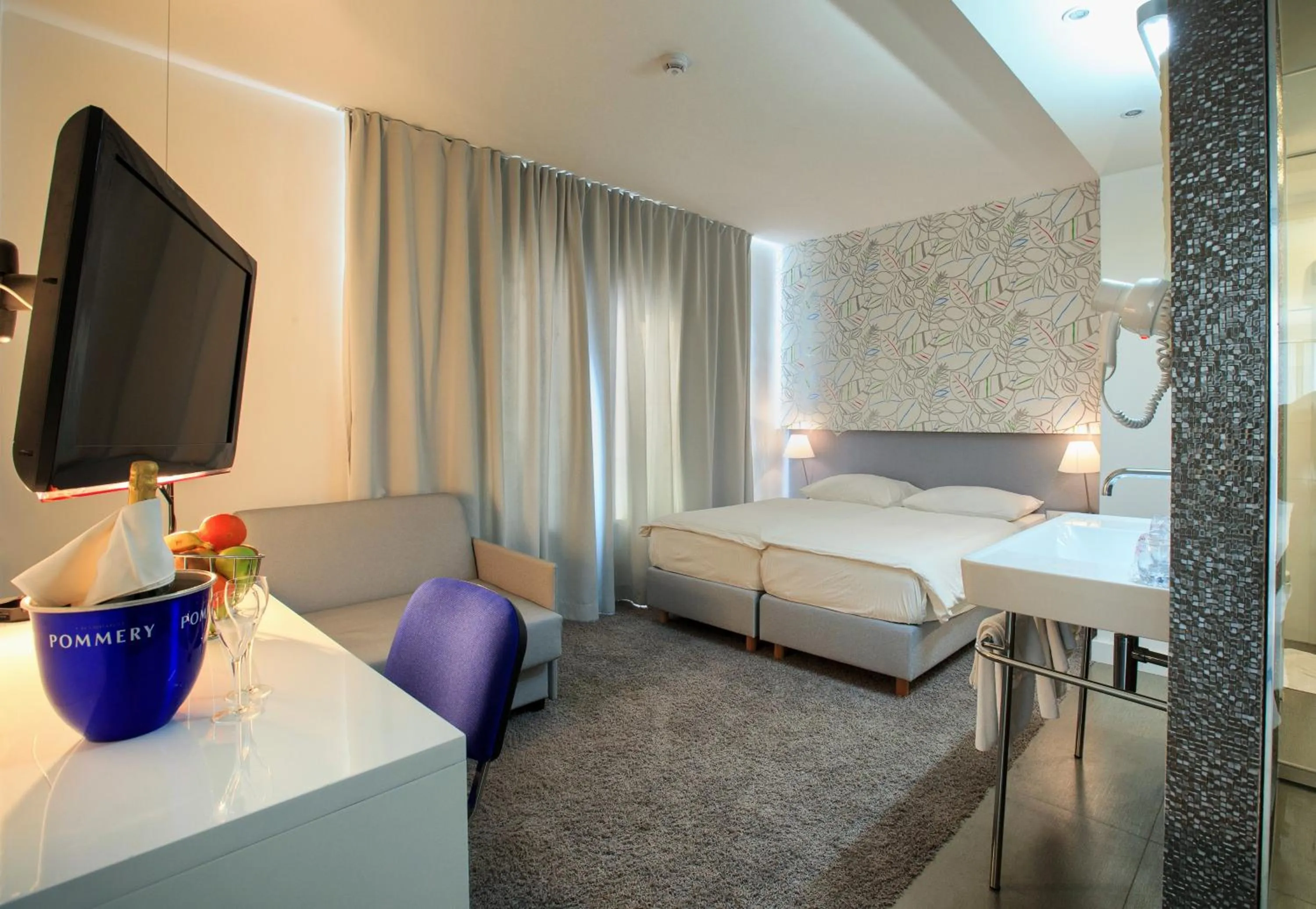 Photo of the whole room in Hotel Jona