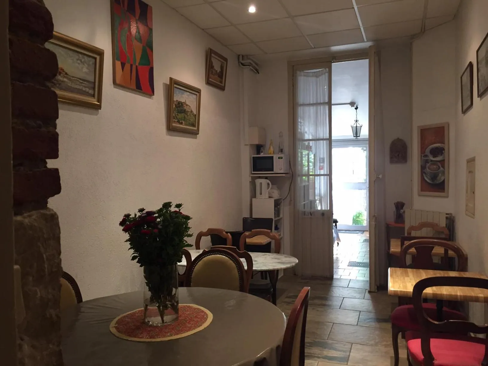 Food and drinks in Hôtel Belle Meunière