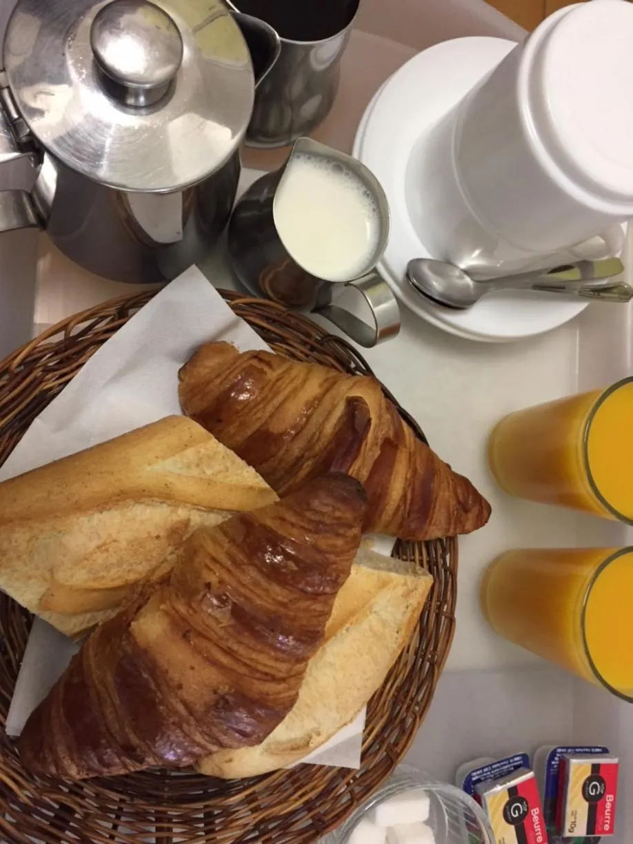 Food and drinks in Hôtel Belle Meunière