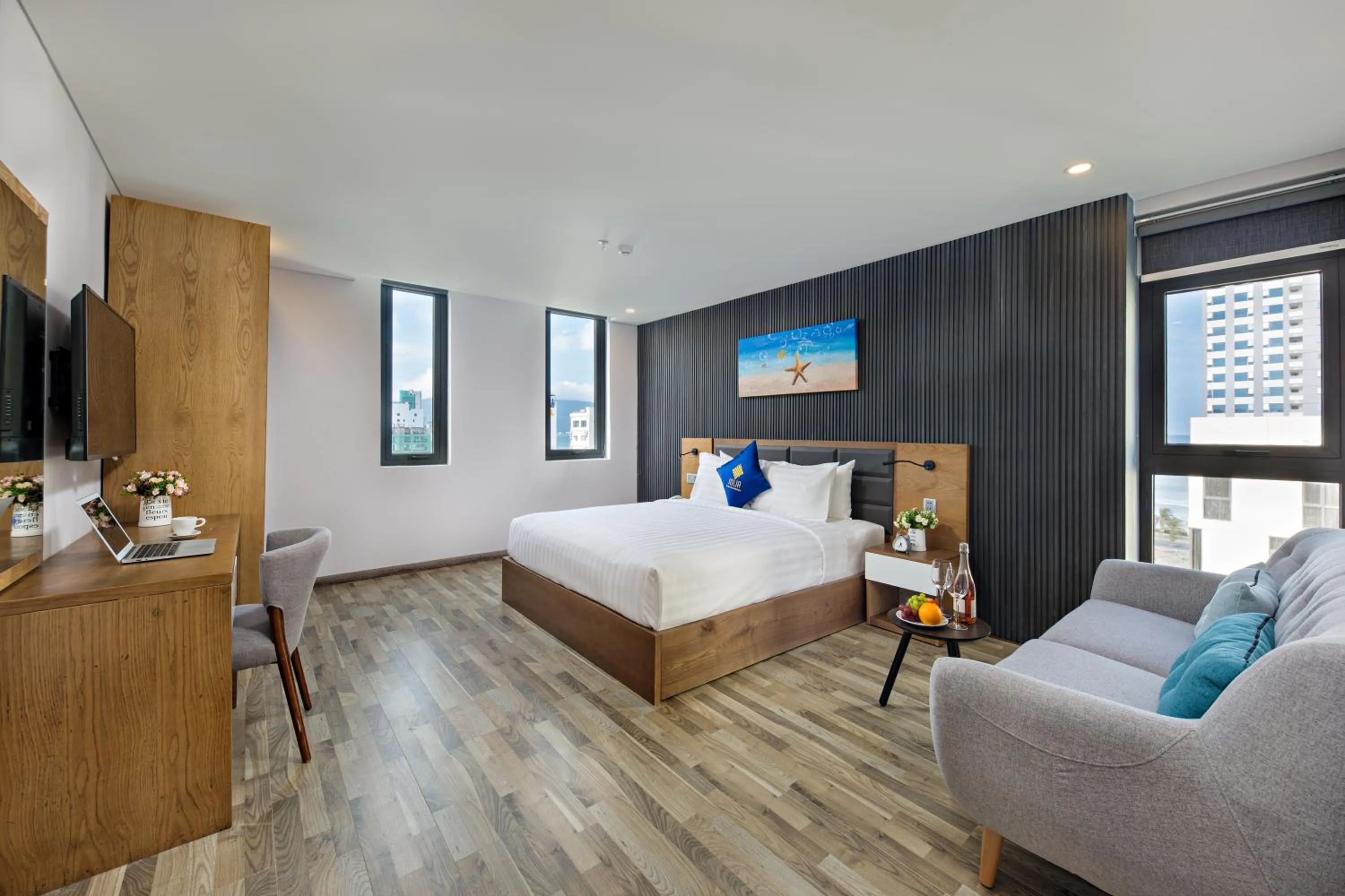 Communal lounge/ TV room, Bed in Jolia Hotel Danang Beach