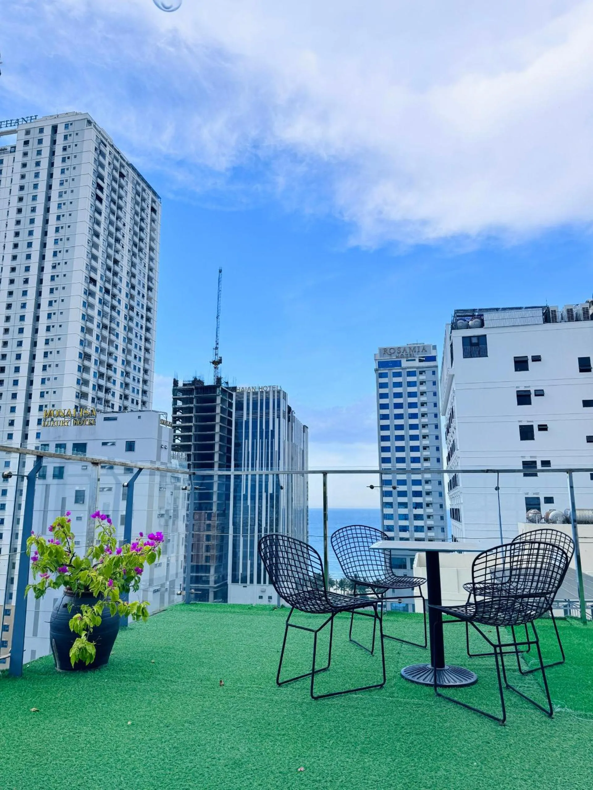 Seating area in Jolia Hotel Danang Beach
