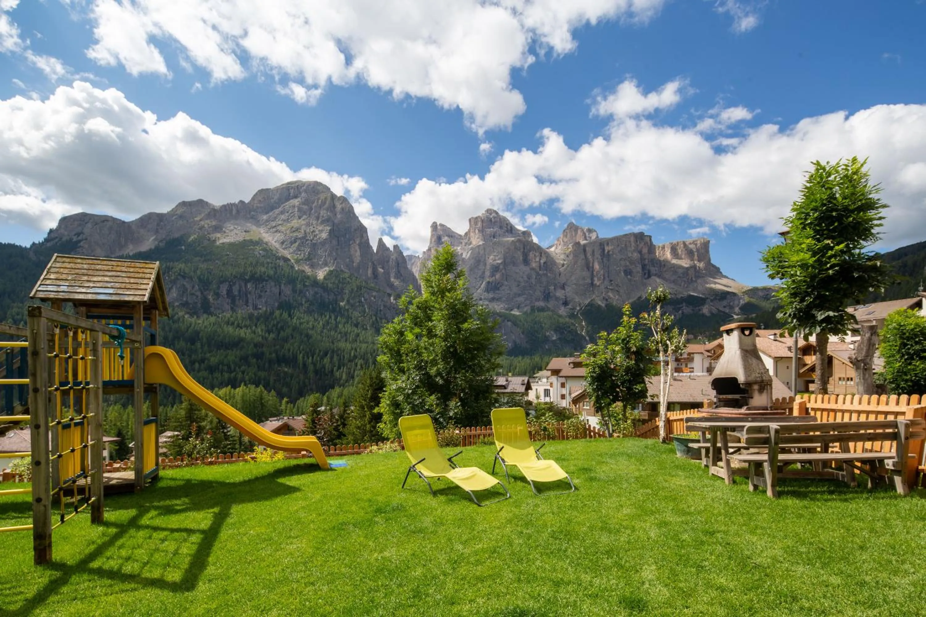 Children play ground in Declara B&B and apartaments