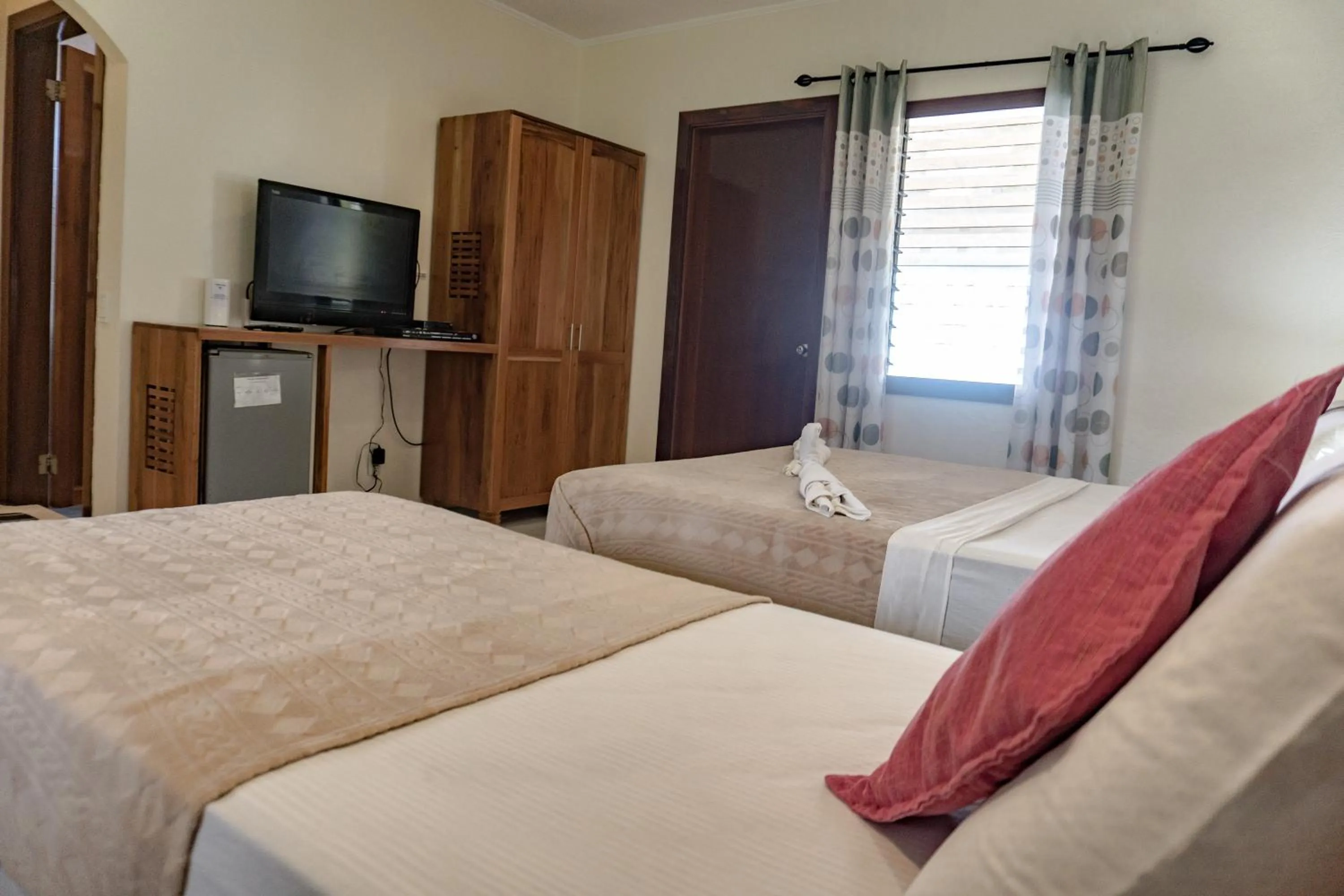 Photo of the whole room, Bed in Quo Vadis Dive Resort