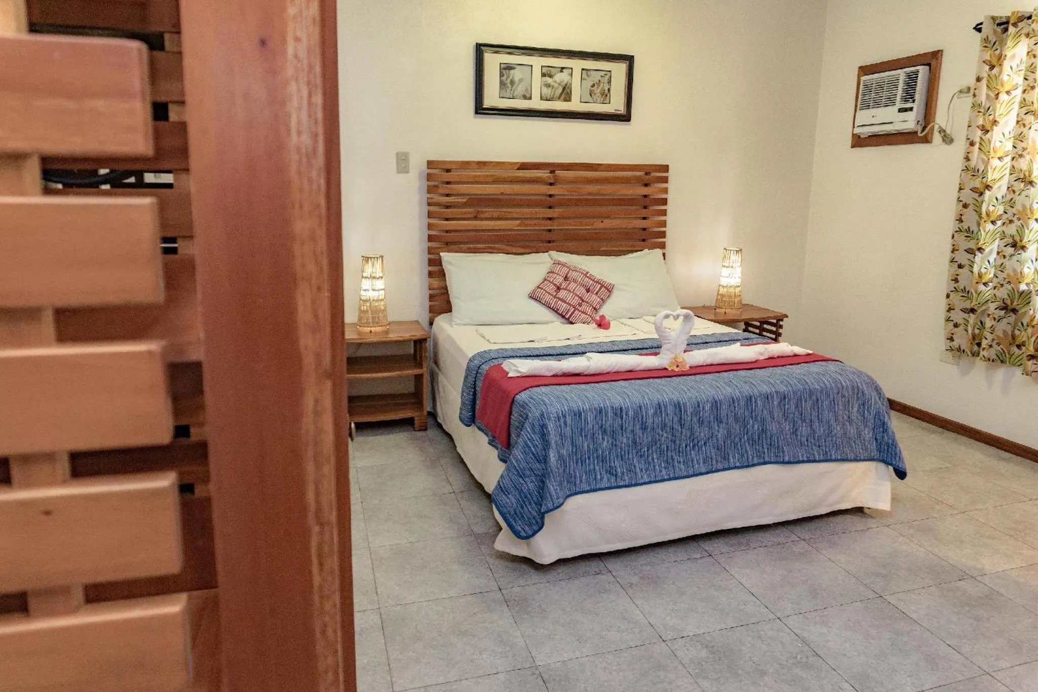 Bed in Quo Vadis Dive Resort