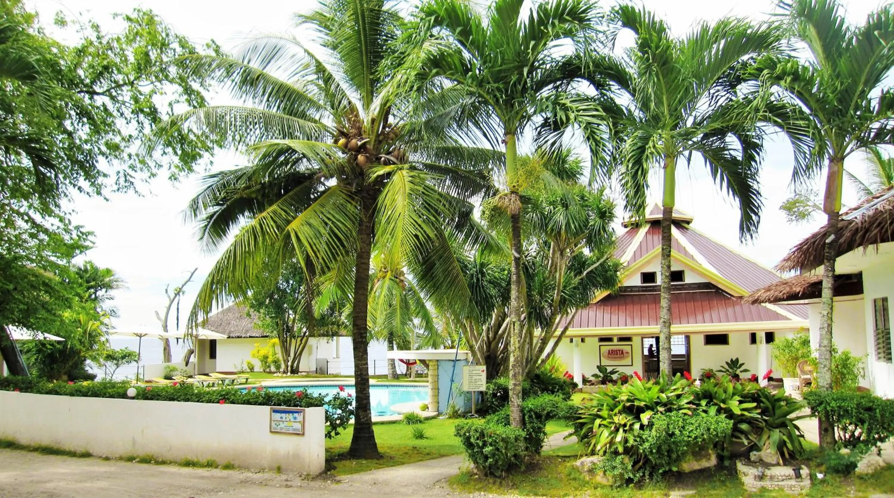 Property building in Quo Vadis Dive Resort