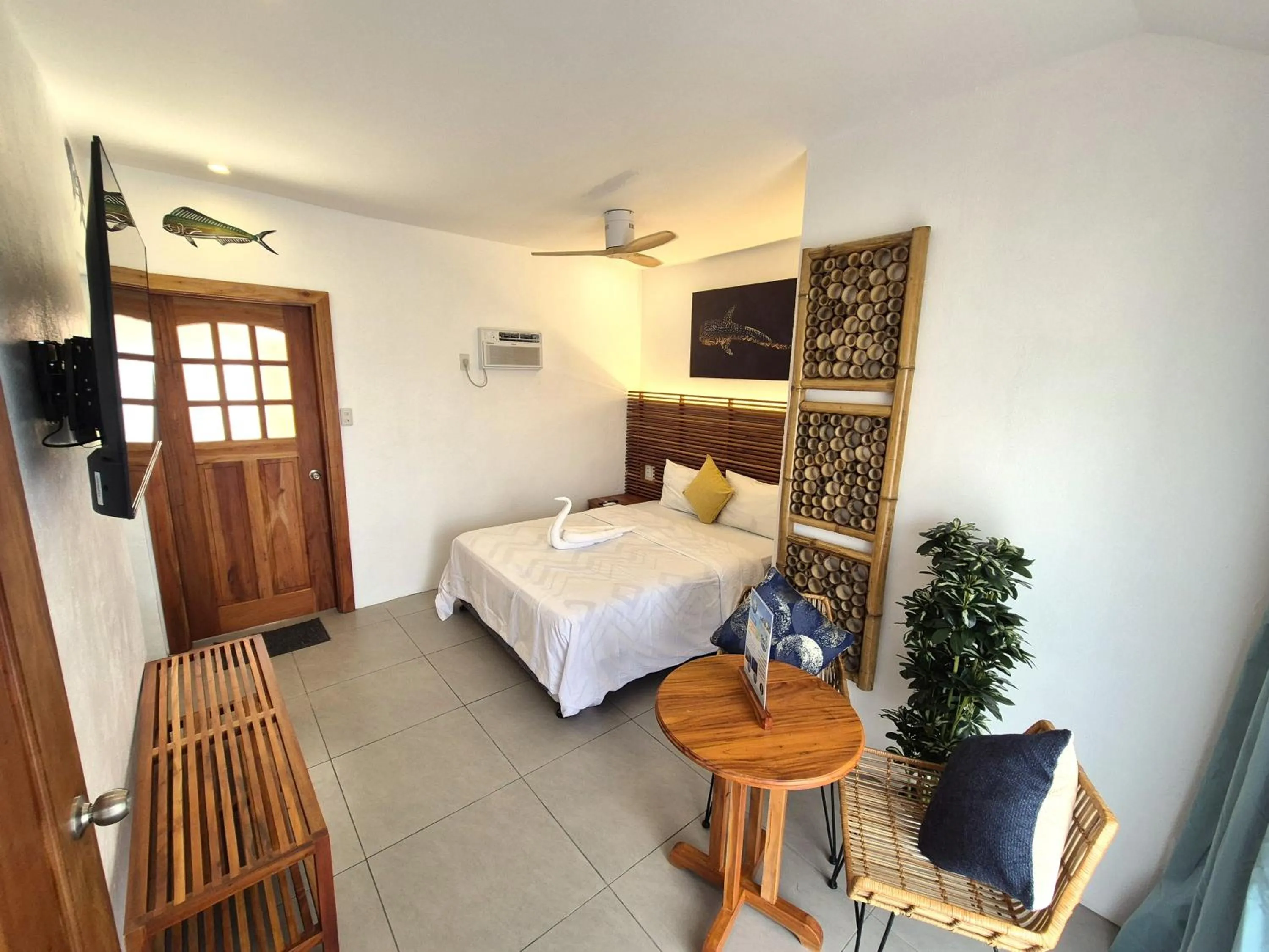 Photo of the whole room, Bed in Quo Vadis Dive Resort