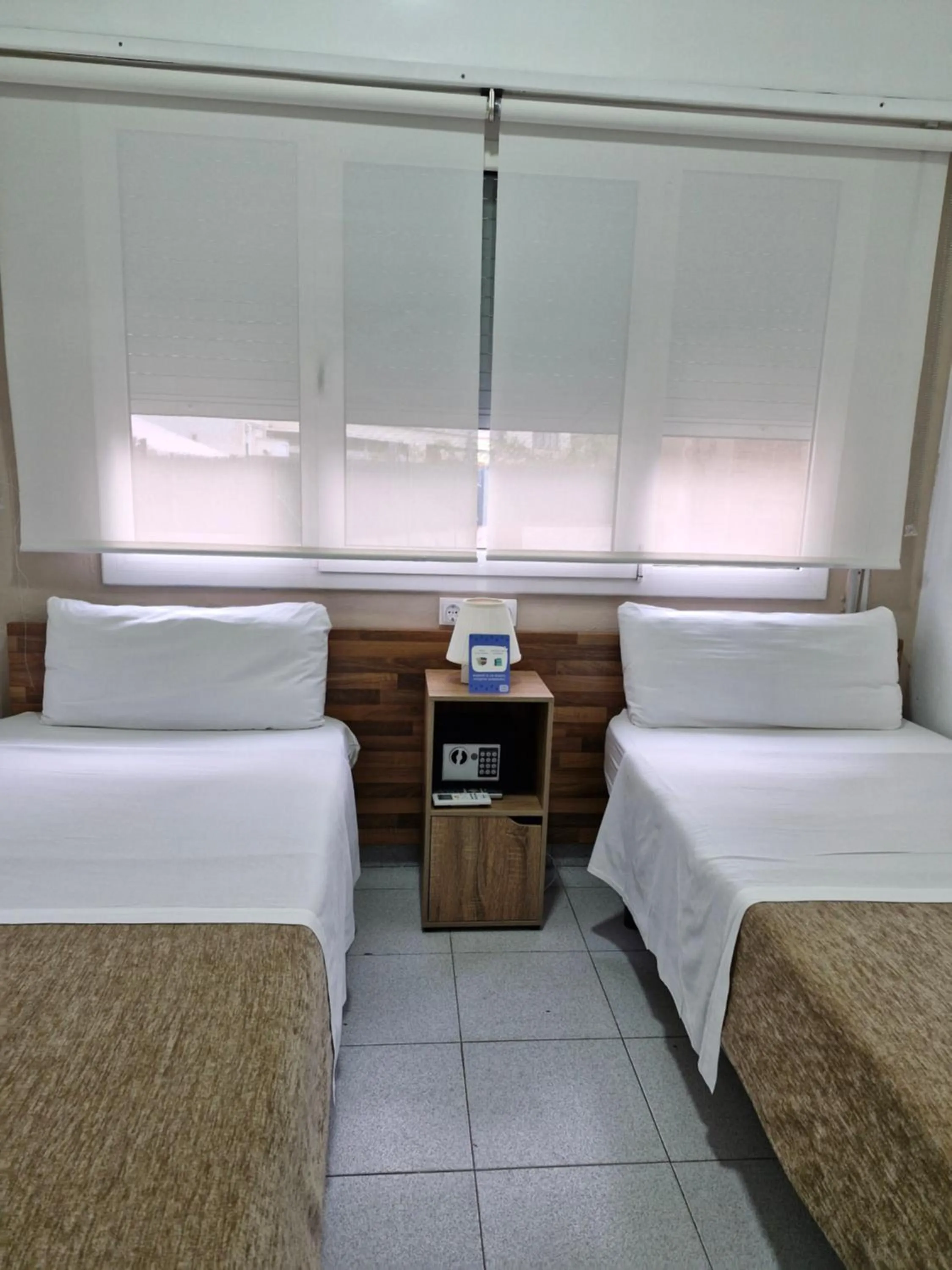 Bedroom, Bed in Hostal Elkano