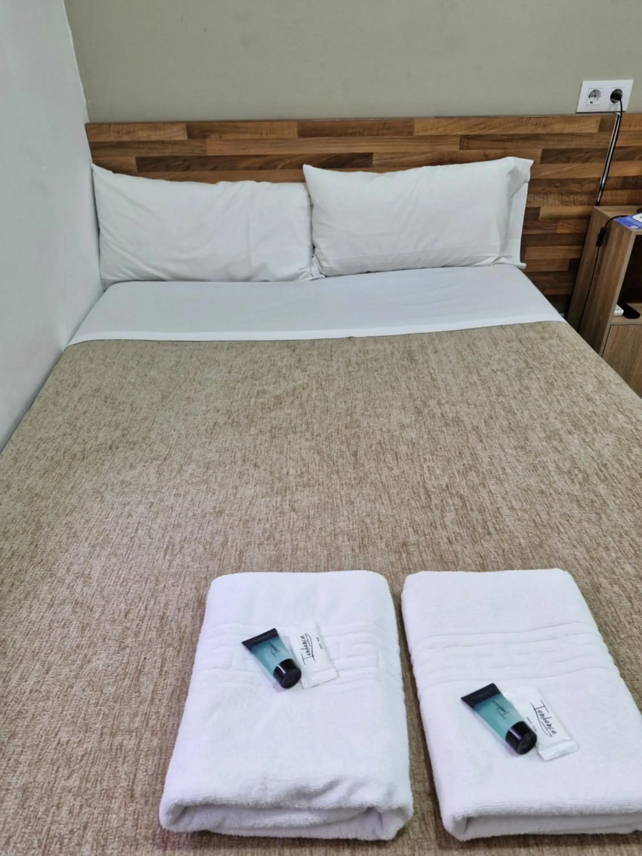 Double Room with Shared Bathroom in Hostal Elkano Double Room with Shared Bathroom in Hostal Elkano