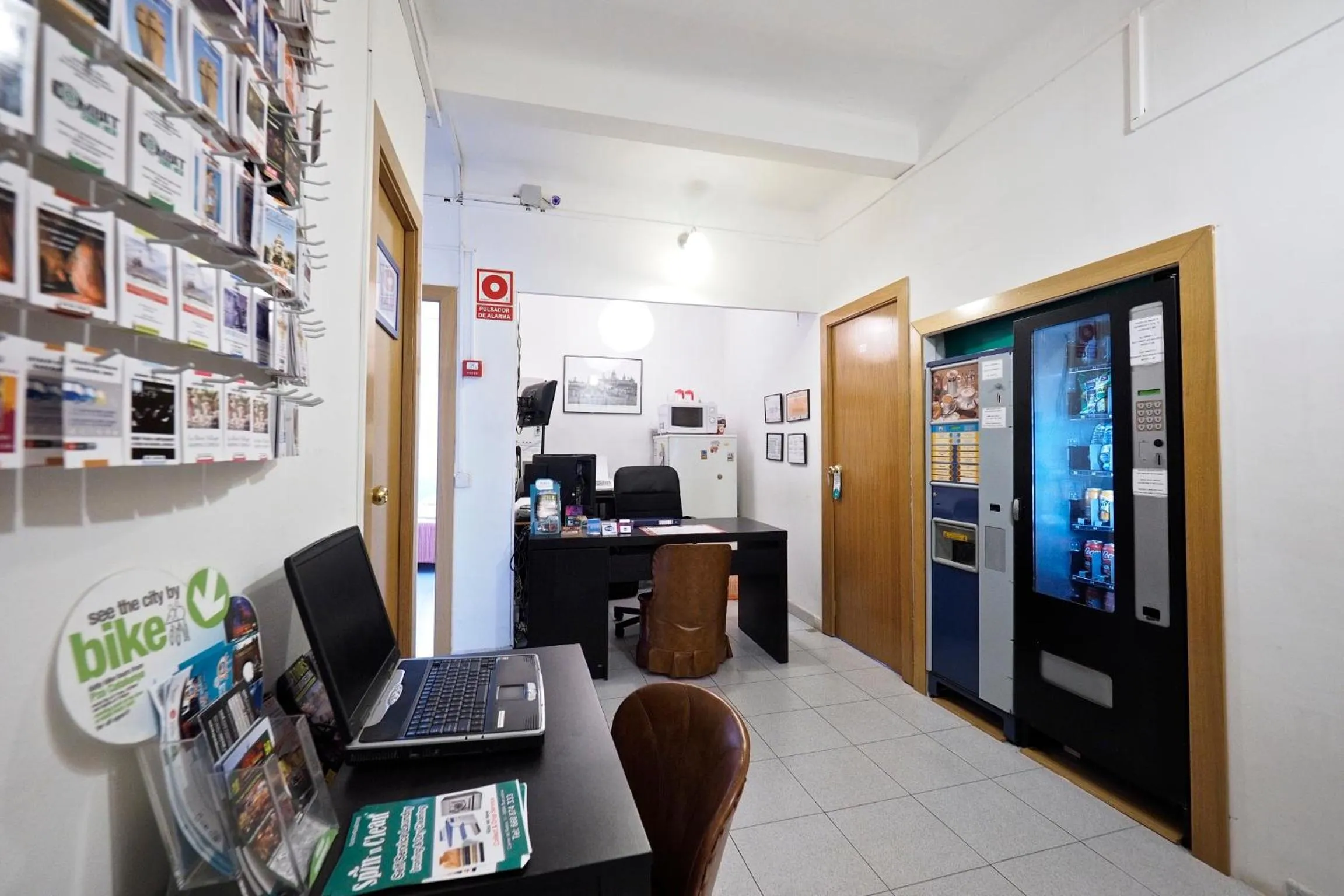 Lobby or reception in Hostal Elkano