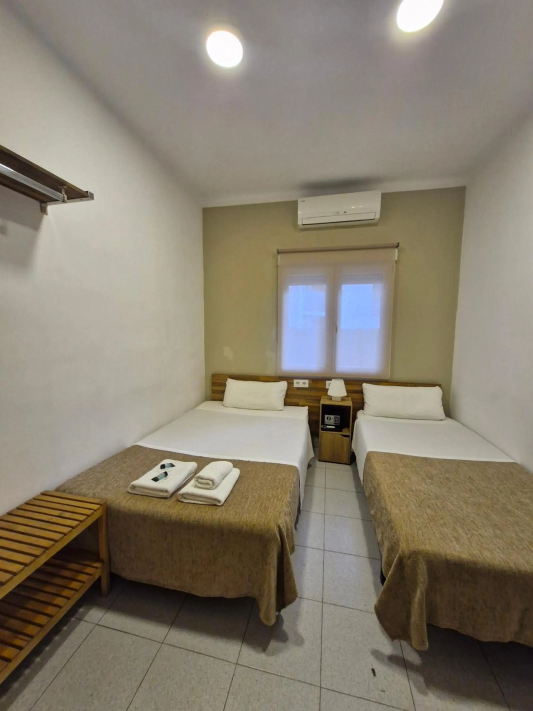 Bedroom, Bed in Hostal Elkano