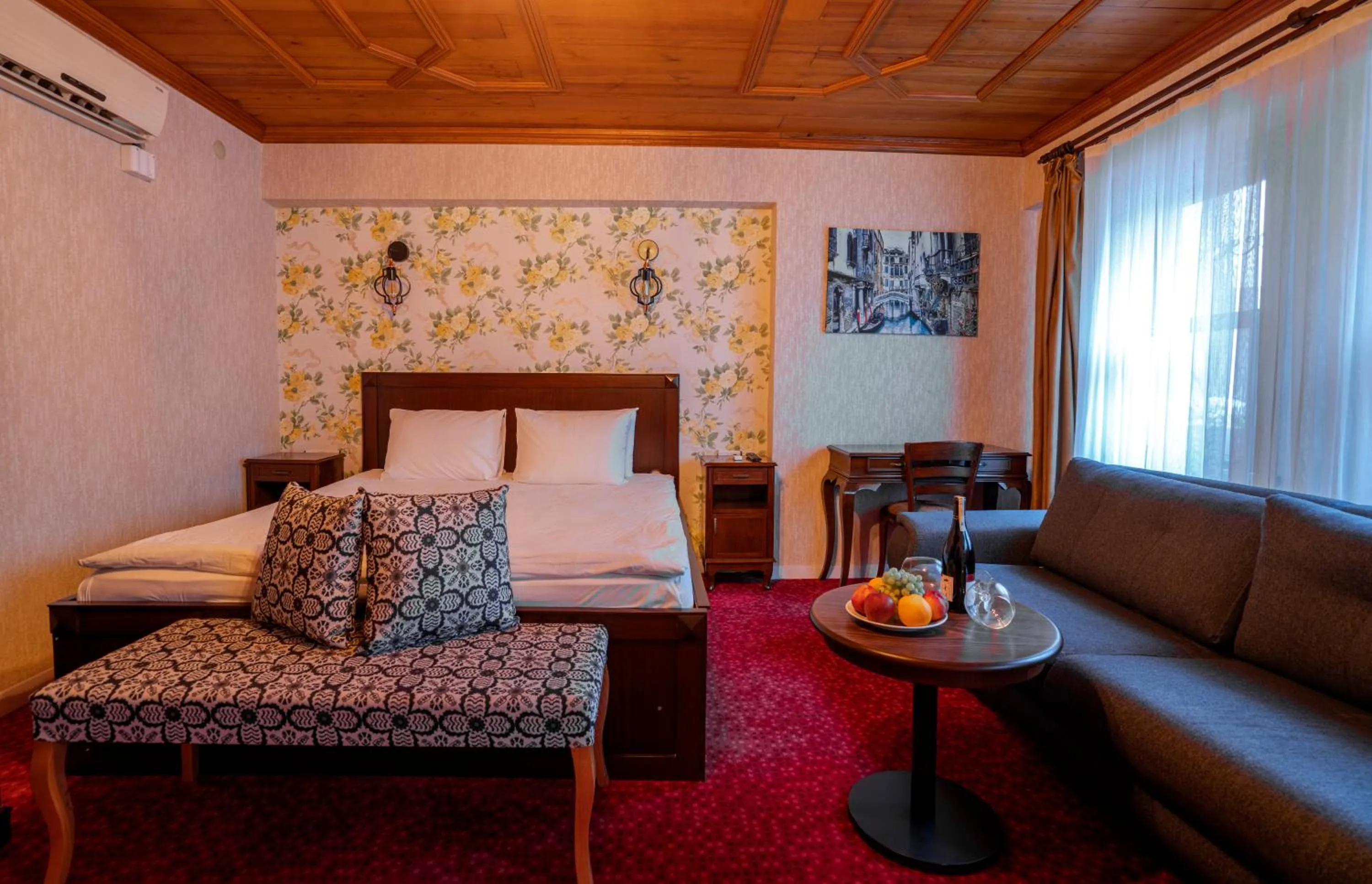 Photo of the whole room, Bed in Gulliver Mansion Hotel