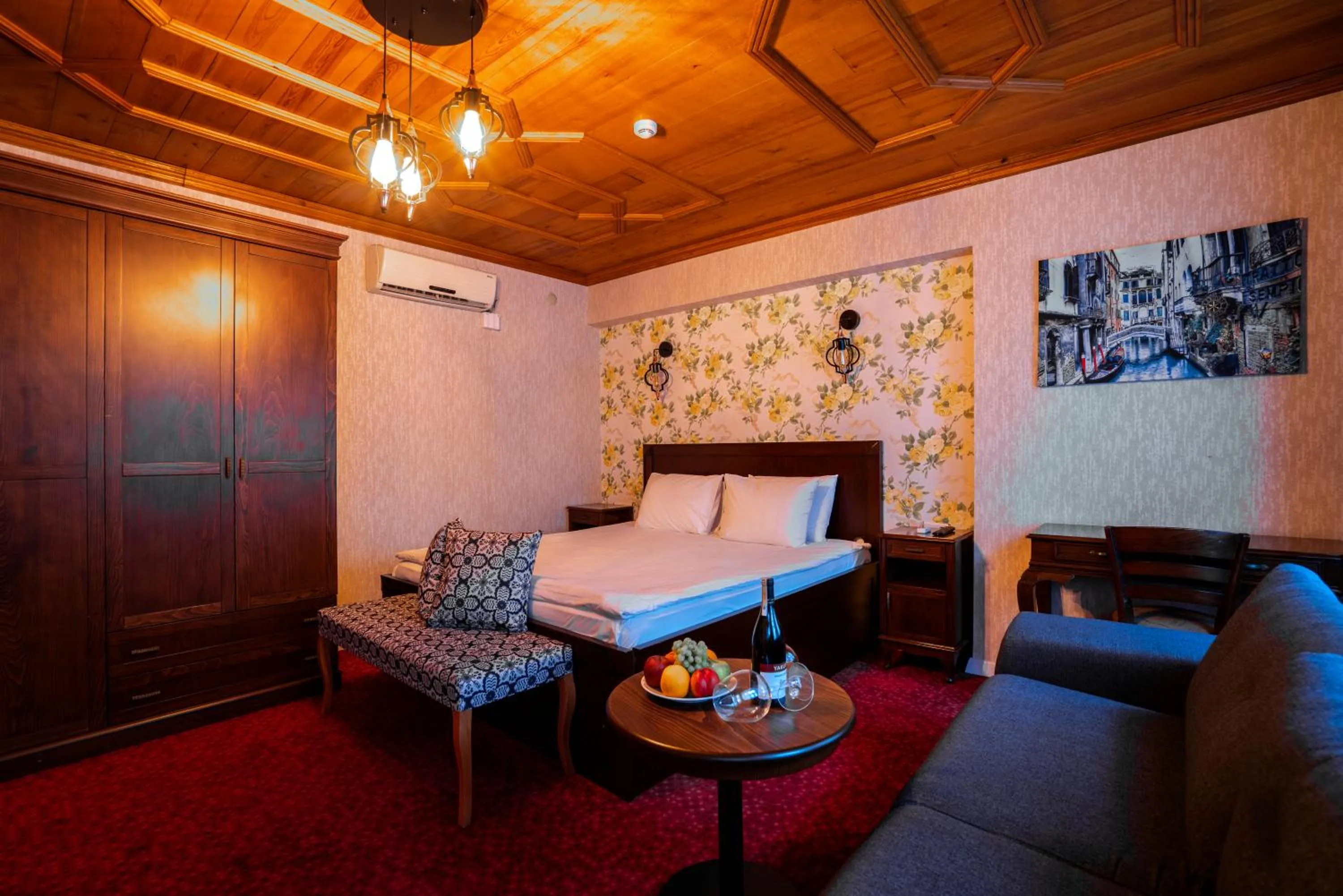 TV and multimedia, Bed in Gulliver Mansion Hotel